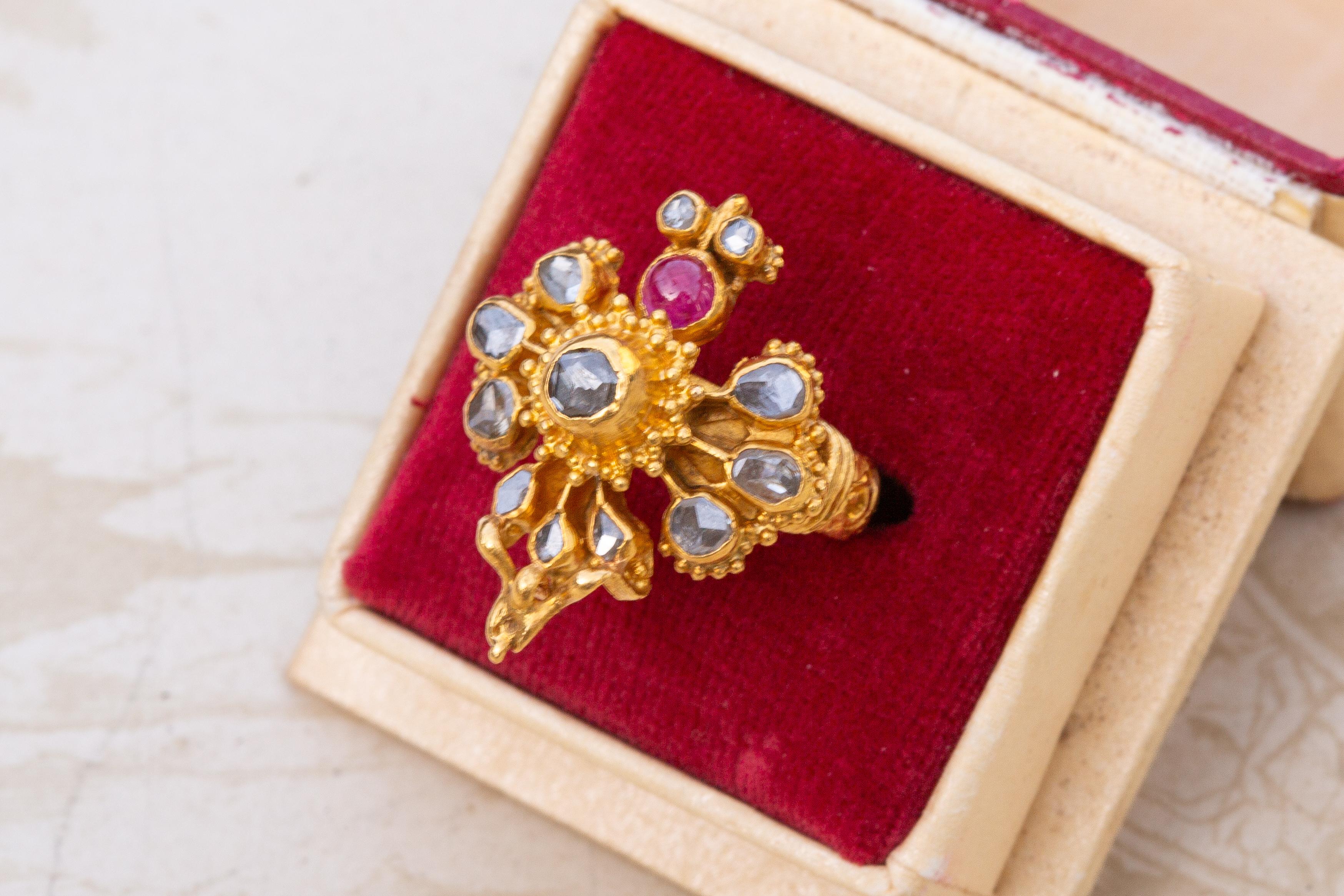 Antiker thai Siam-Vogelring aus Gold mit Diamanten im Rosenschliff und Rubin aus dem 19. Jahrhundert  im Angebot 7