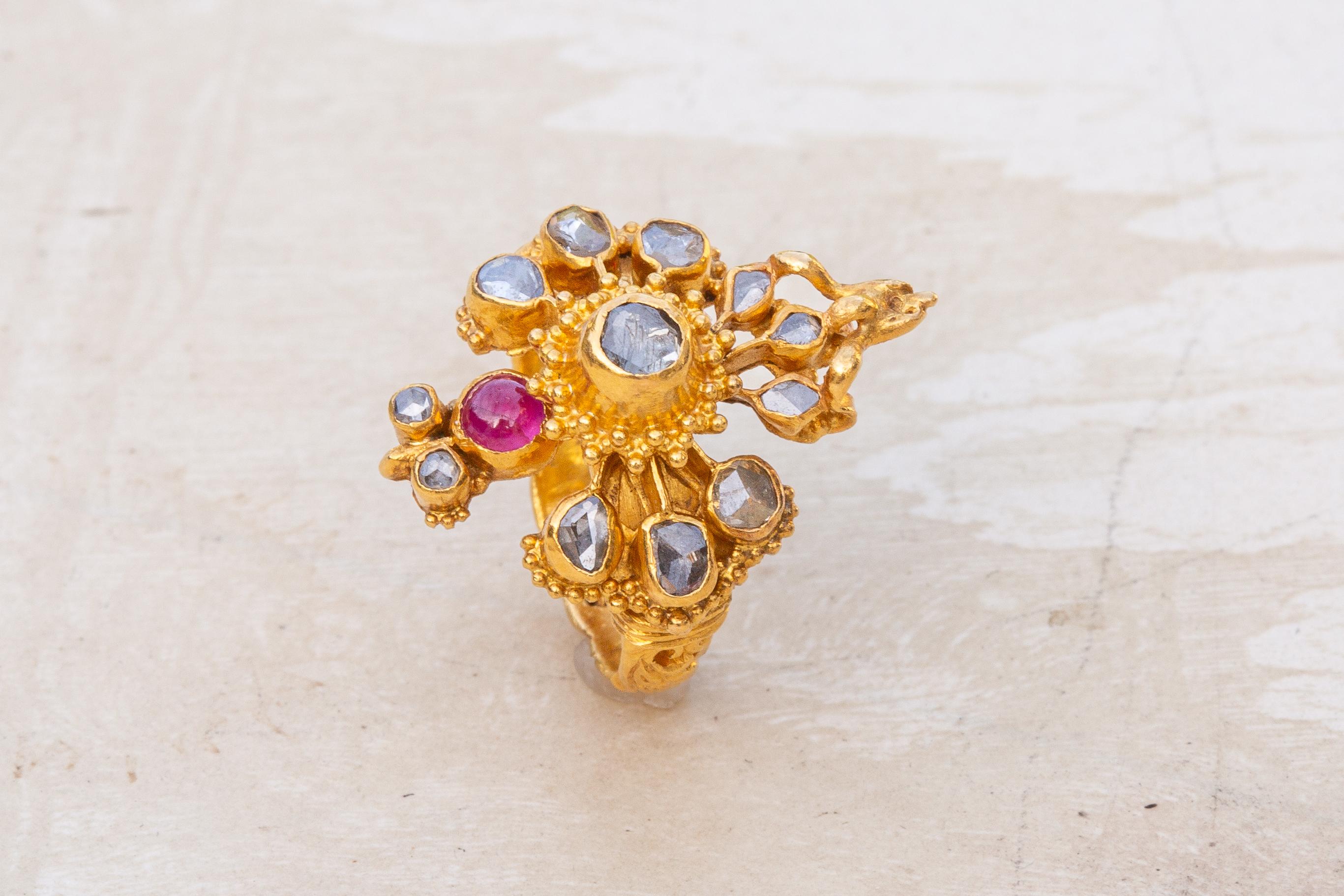 Antiker thai Siam-Vogelring aus Gold mit Diamanten im Rosenschliff und Rubin aus dem 19. Jahrhundert  im Angebot 3