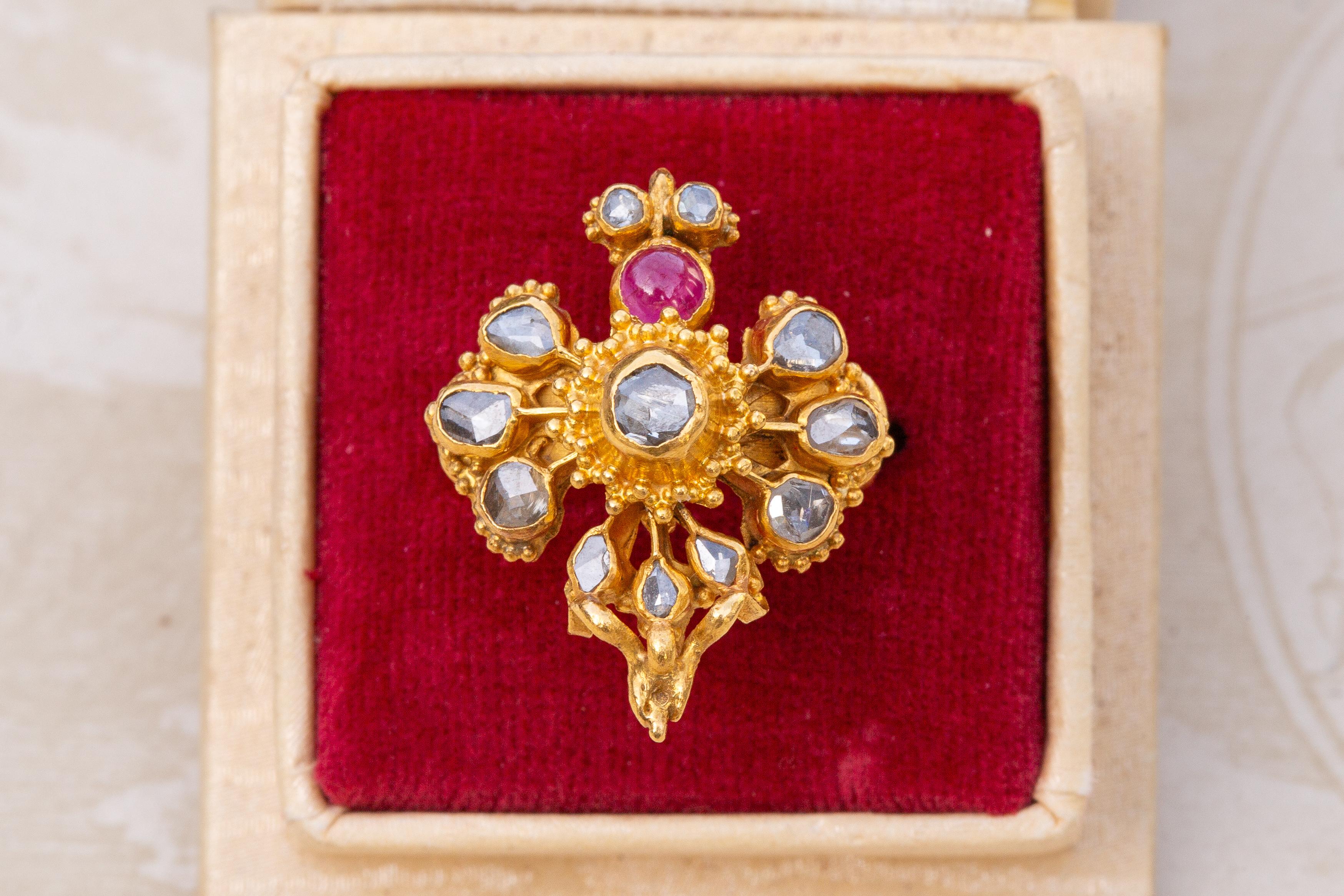 Antiker thai Siam-Vogelring aus Gold mit Diamanten im Rosenschliff und Rubin aus dem 19. Jahrhundert  im Angebot 5
