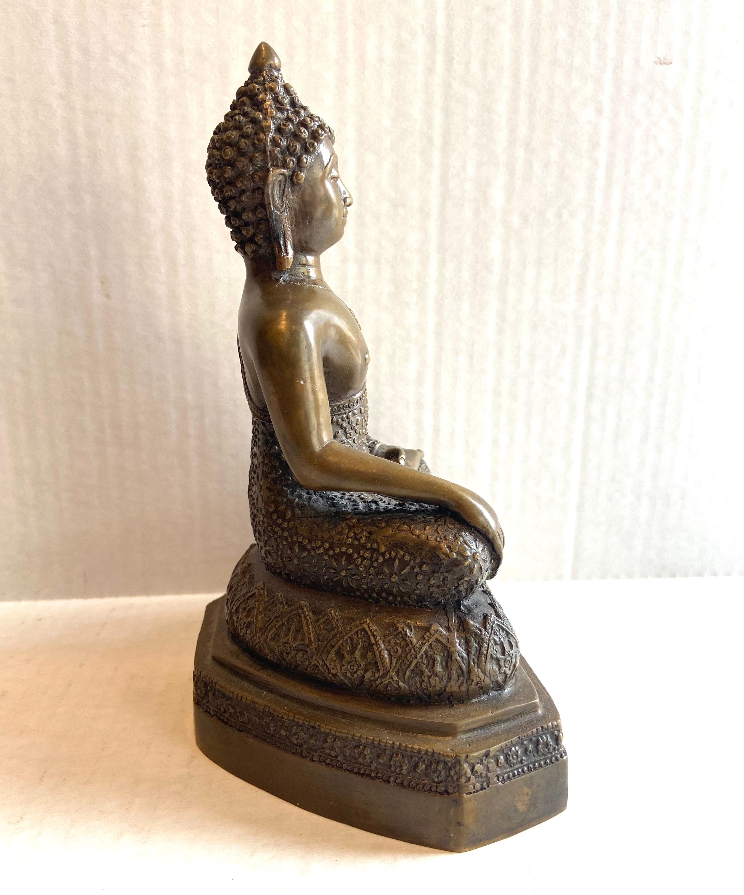 Hand-Crafted Antique Thai Sitting Buddha of Reasoning For Sale