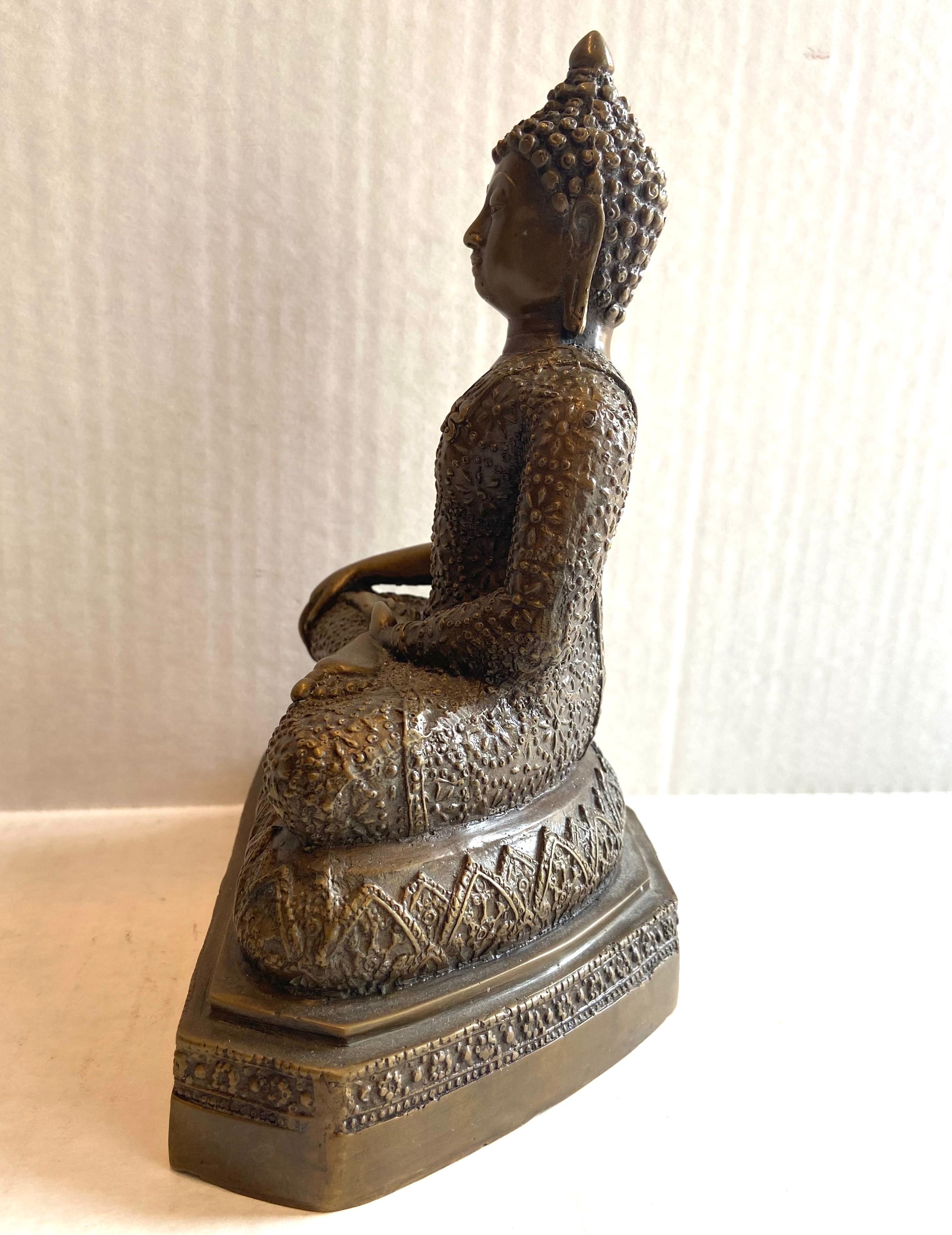 Antique Thai Sitting Buddha of Reasoning In Excellent Condition For Sale In Sarasota, FL