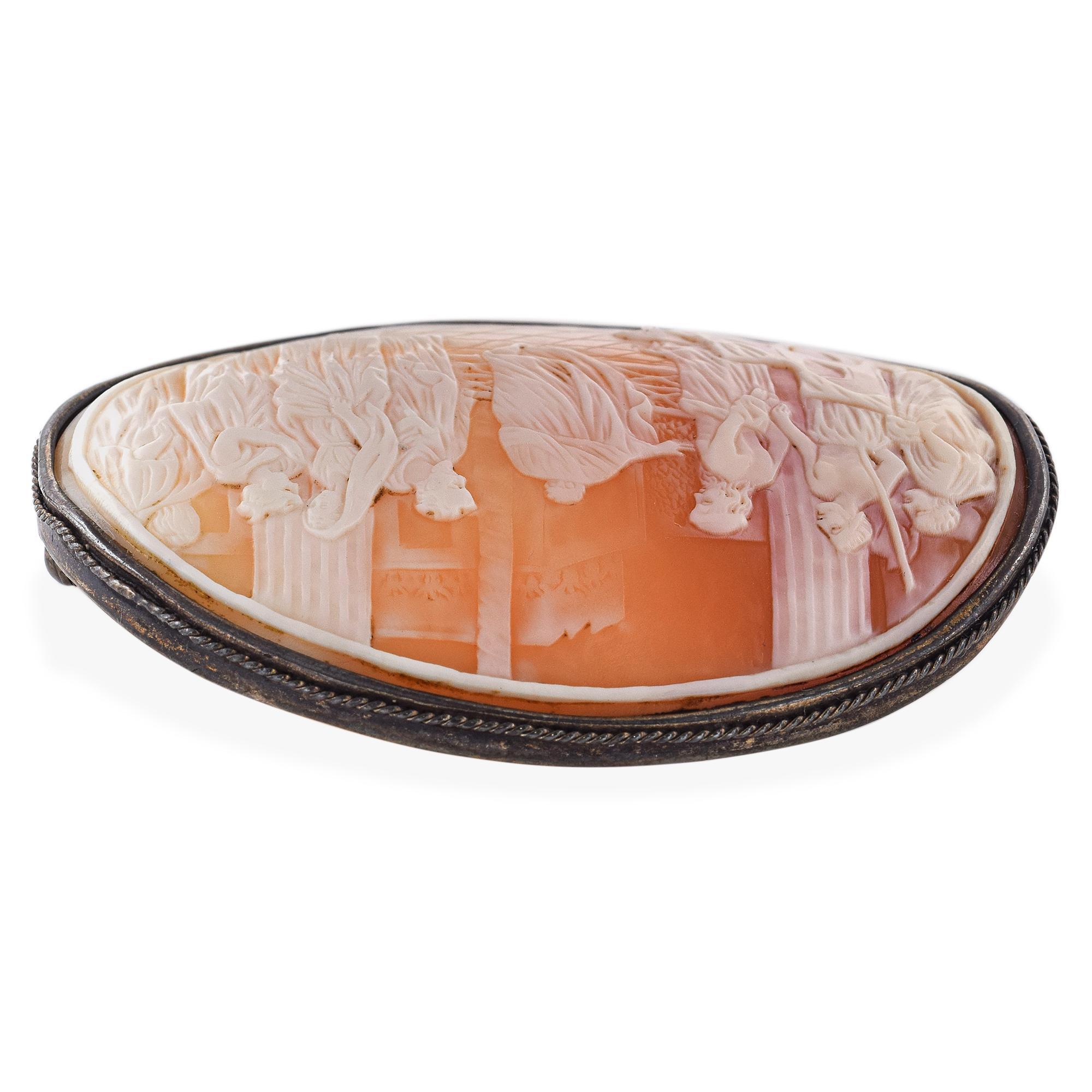 Antike Kamee-Brosche/Anhänger mit „The Trial of Jesus“ Damen im Angebot