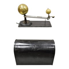 Ancien modèle de Planetarium idéal de The Vetter Co des années 1930 dans son coffret d'origine