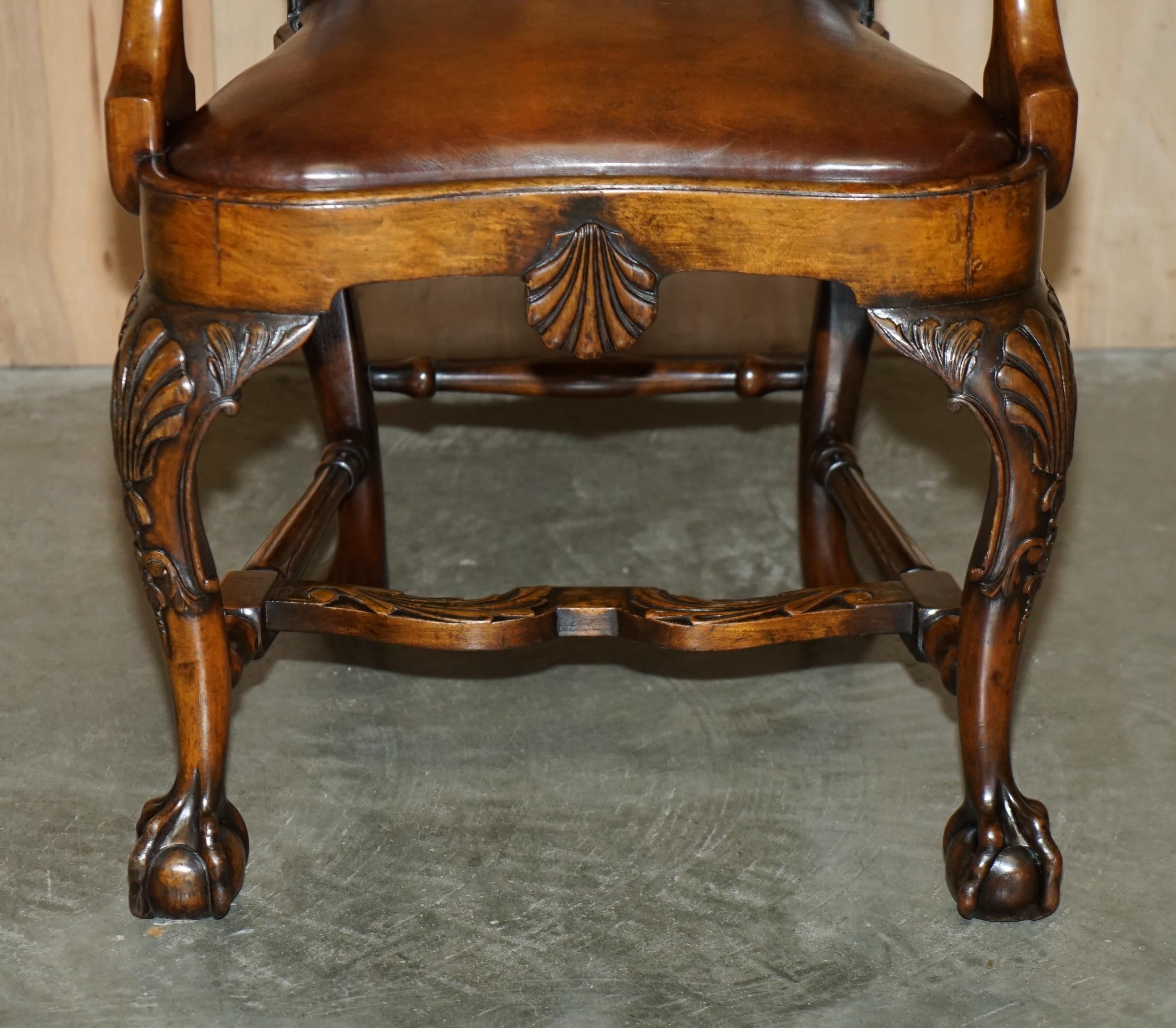 ANTIQUE THOMAS CHIPPENDALE CLAW & BALL CARved BERGERE ARMCHAiR aus braunem LEDER im Angebot 3