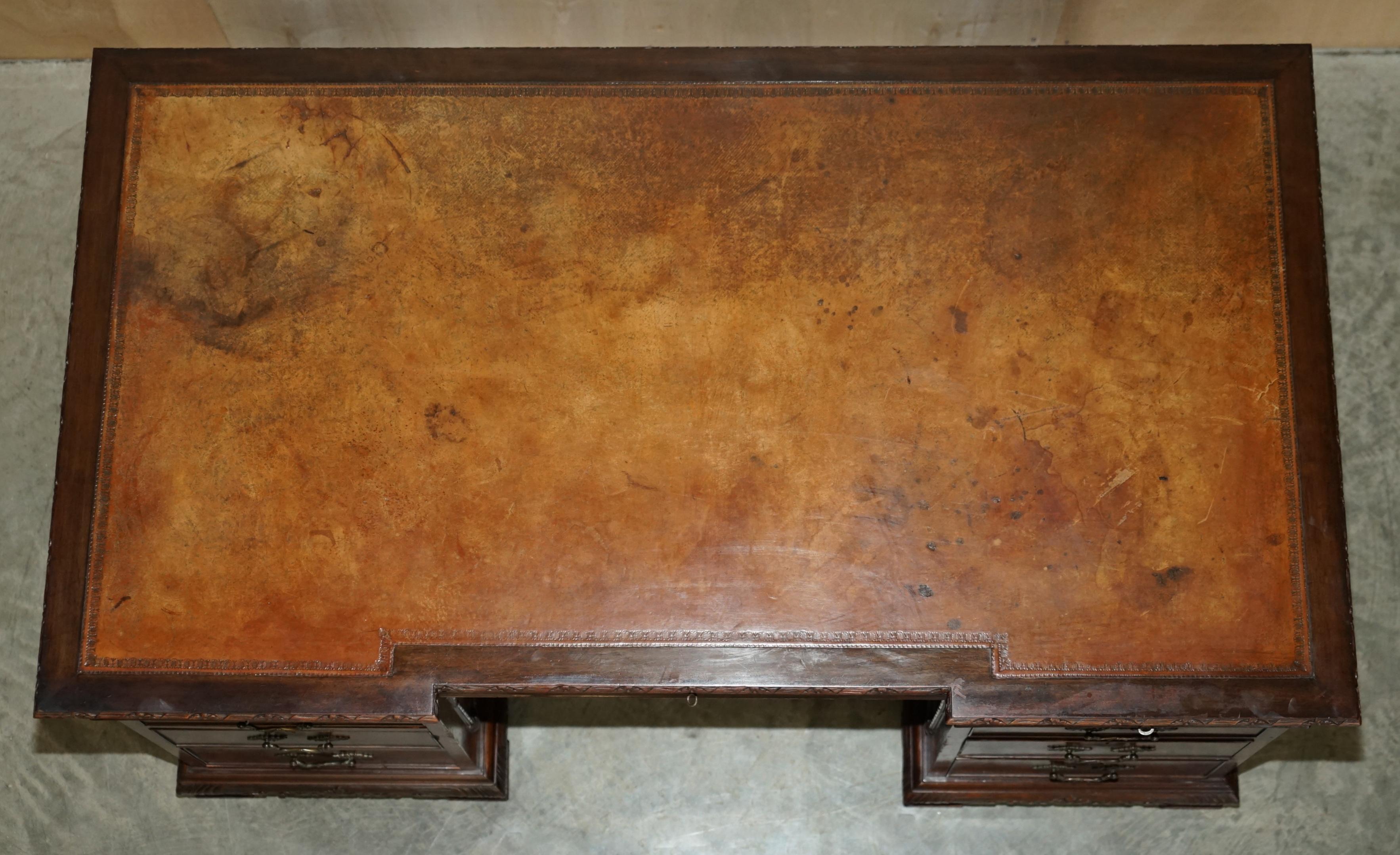 Antike antike Thomas Chippendale Revival Inverted Breakfront Partner-Schreibtisch-Lederplatte im Angebot 3