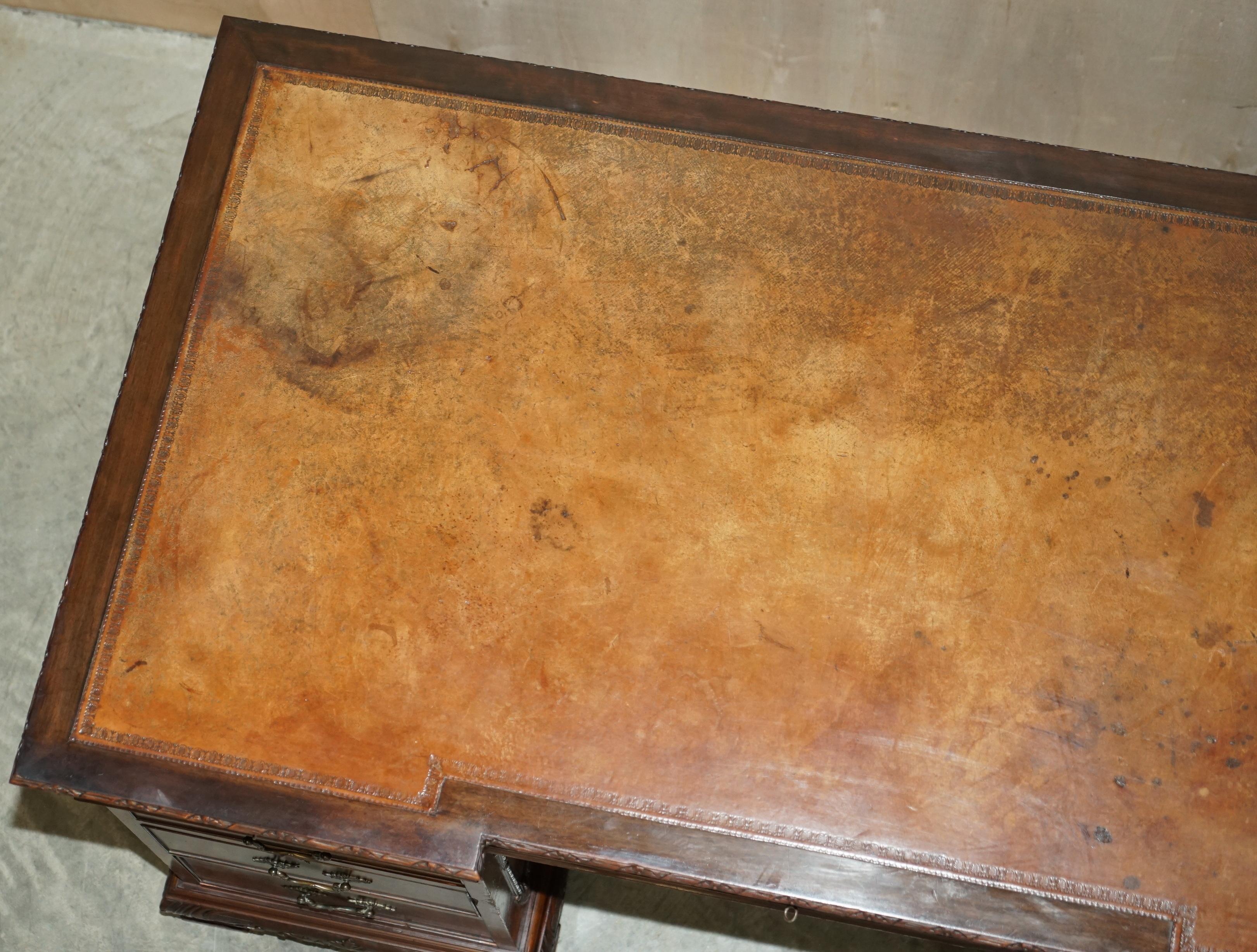 Antike antike Thomas Chippendale Revival Inverted Breakfront Partner-Schreibtisch-Lederplatte im Angebot 4