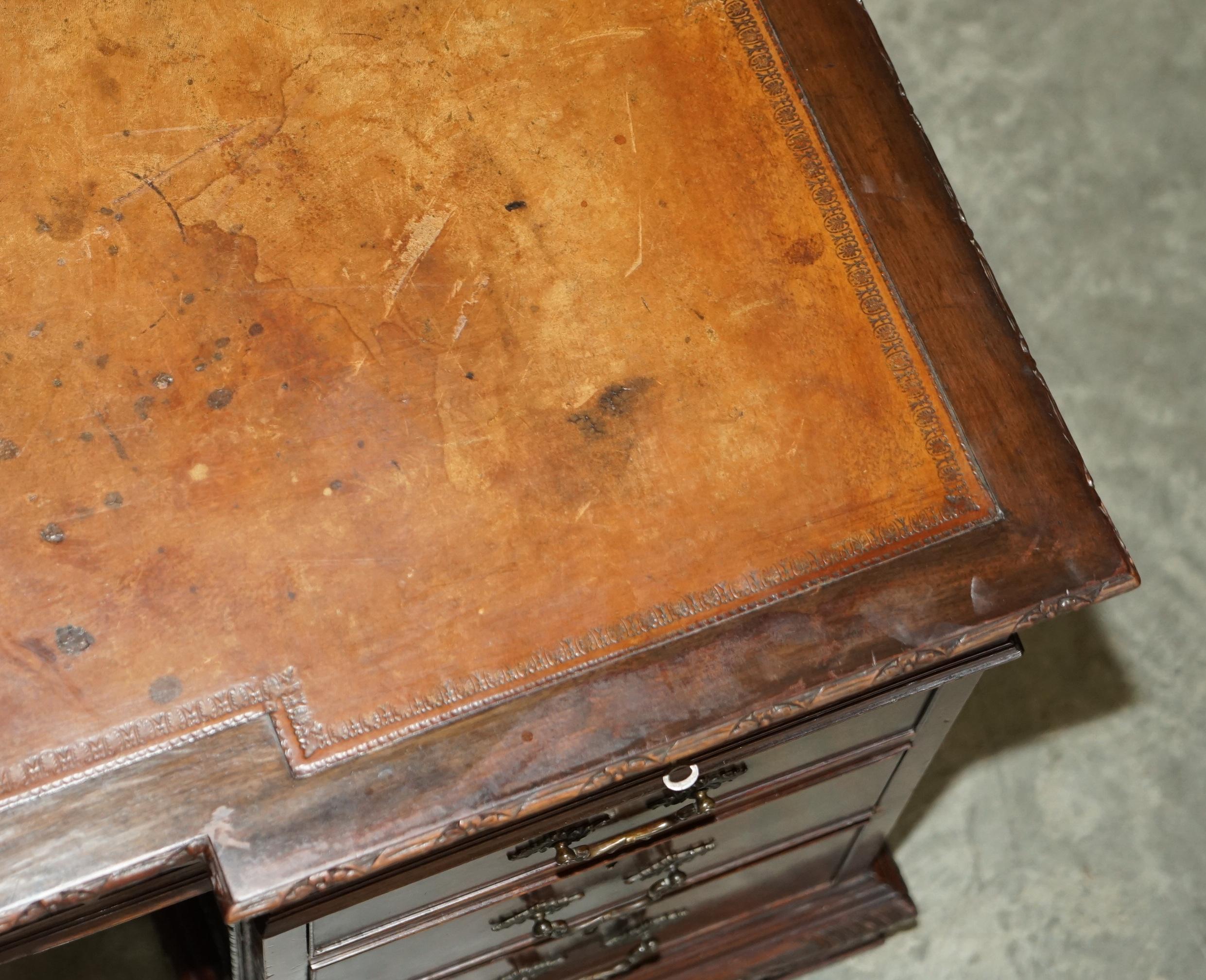 Antike antike Thomas Chippendale Revival Inverted Breakfront Partner-Schreibtisch-Lederplatte im Angebot 6