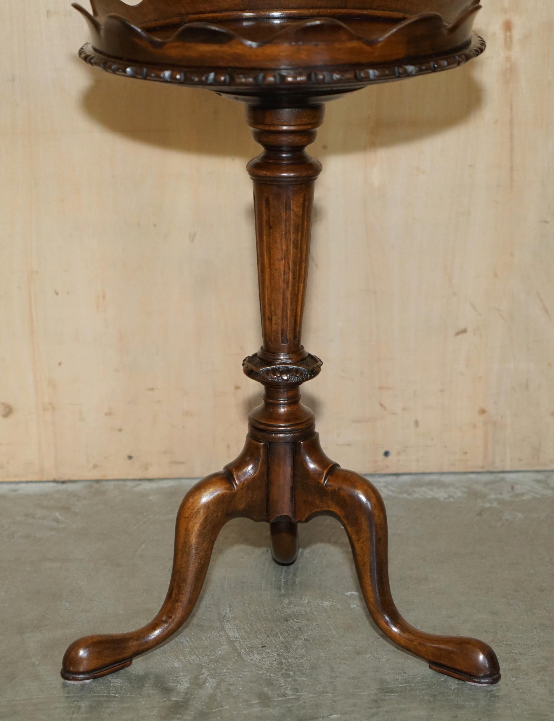 ANTIQUE THOMAS CHIPPENDALE STYLE PiE CRUST EDGE KETTLE STAND TRIPOD SIDE TABLE For Sale 1