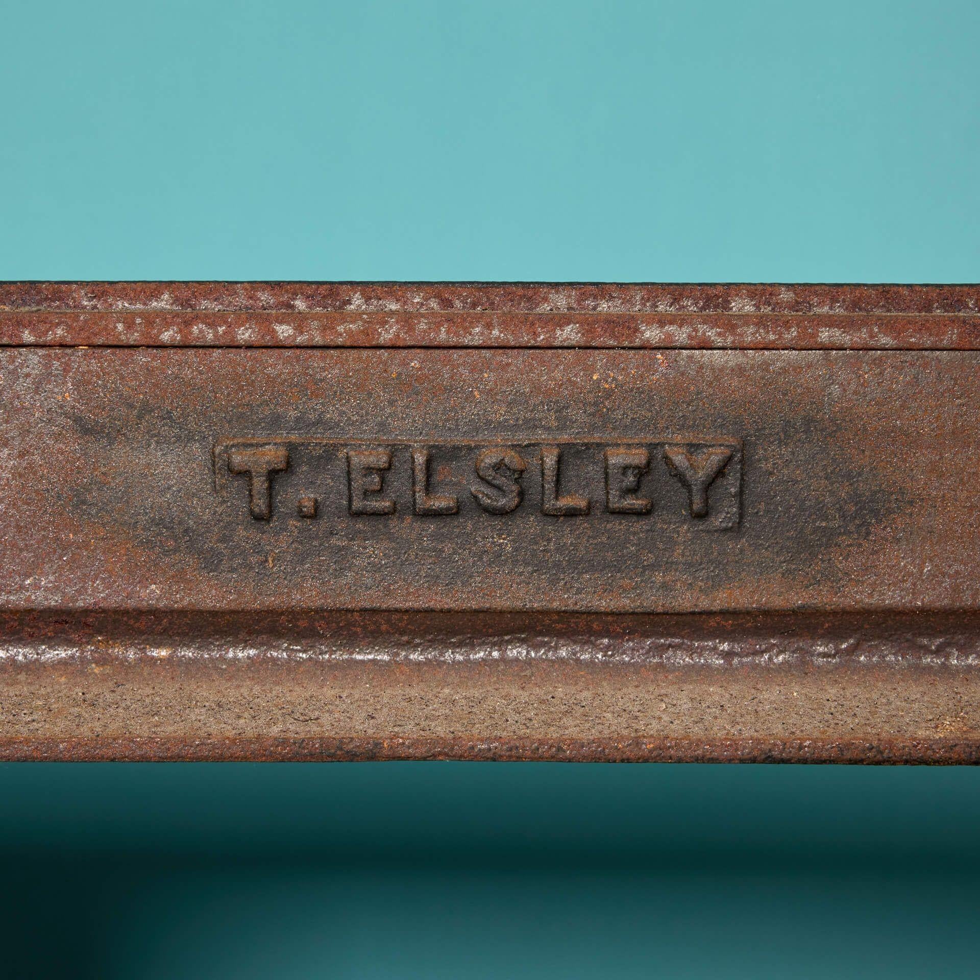 Antique Thomas Elsley Cast Iron Fire Insert In Fair Condition For Sale In Wormelow, Herefordshire