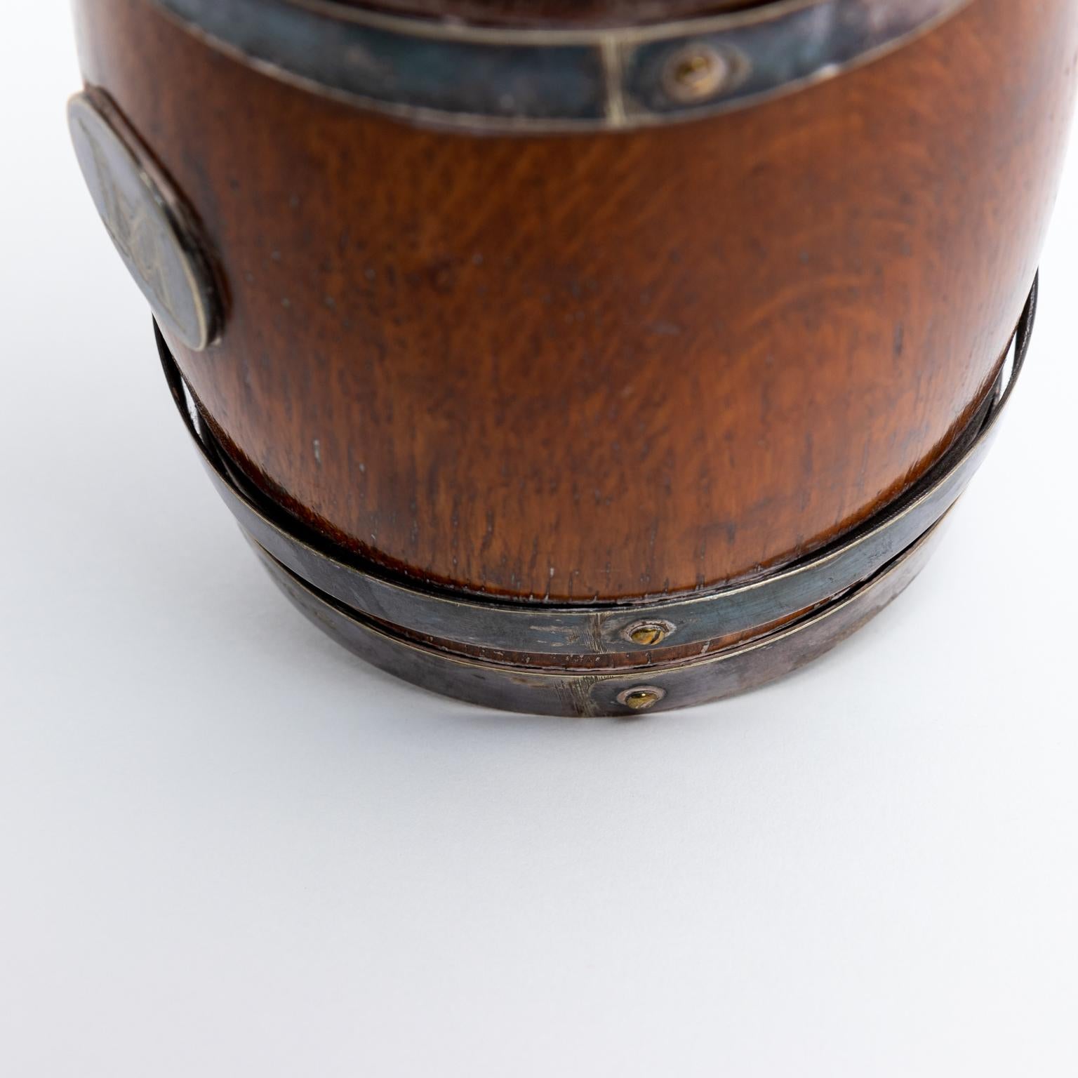 Antique Thomas Harwood and Son’s English Oak and Silverplate Tankard For Sale 2