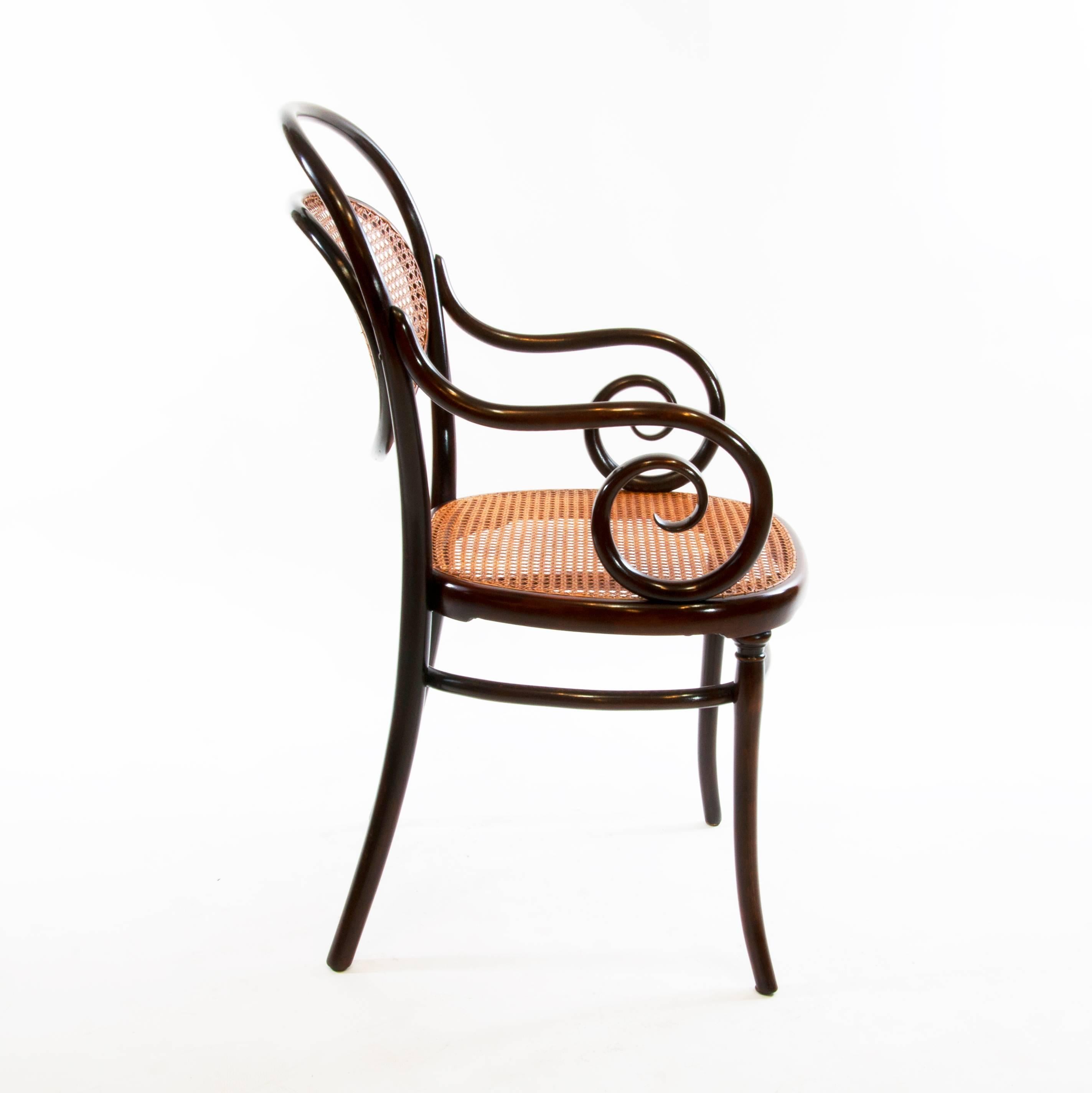 Antique Thonet Bentwood Armchair Fauteuil No. 11 In Excellent Condition For Sale In Vienna, AT