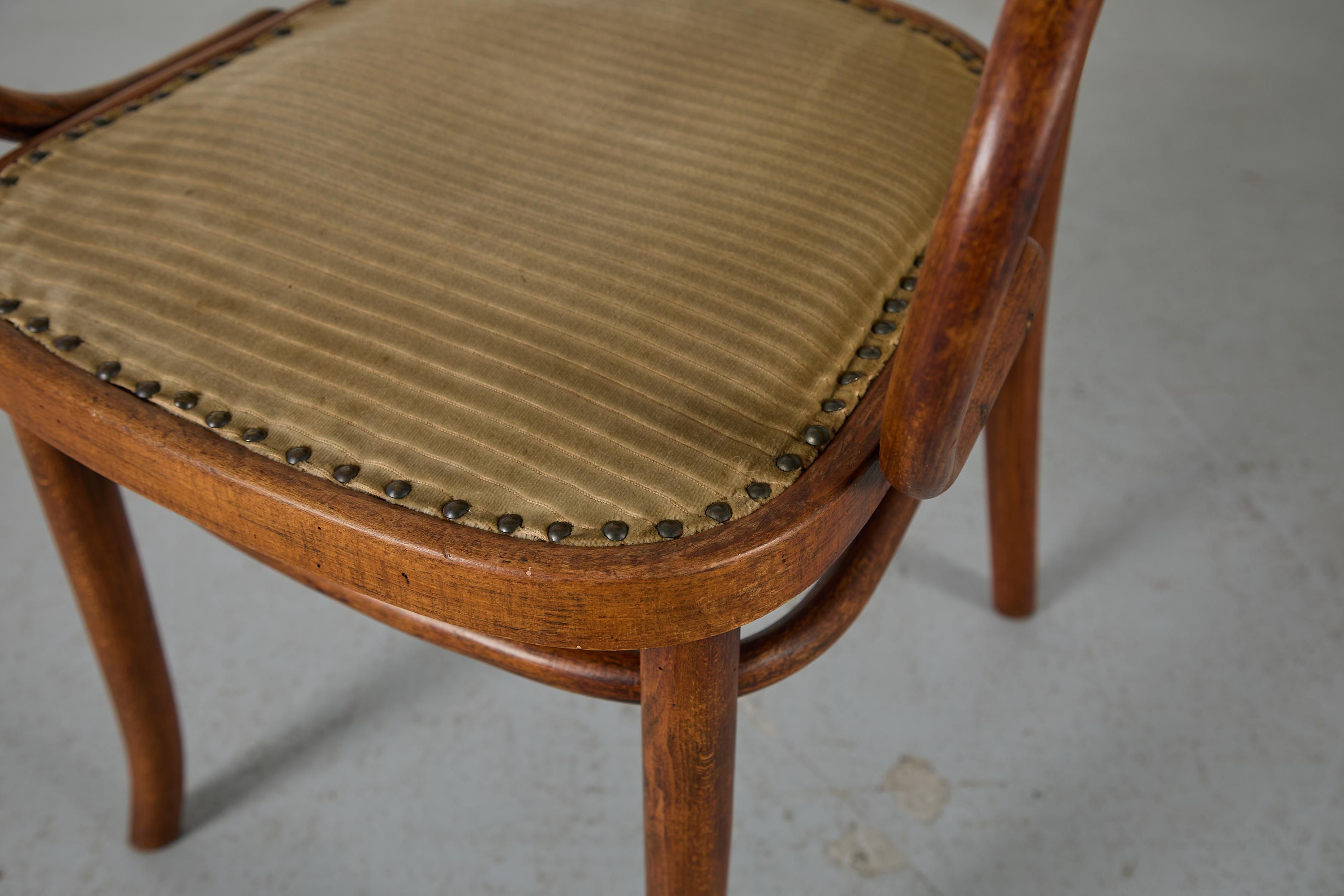 Antique Thonet Bentwood Armchair Model No. 70 en venta 2