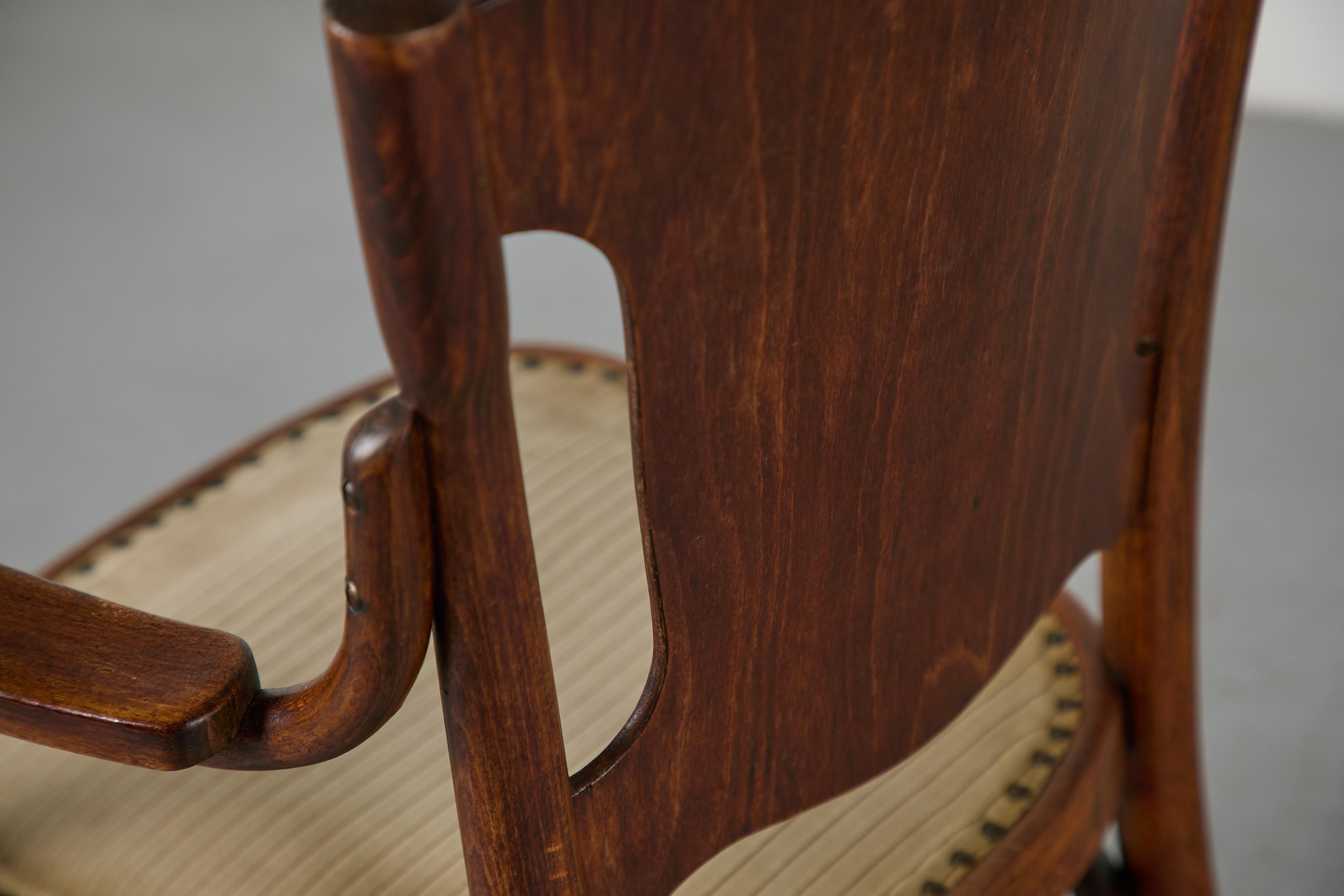 Antique Thonet Bentwood Armchair Model No. 70 en venta 6