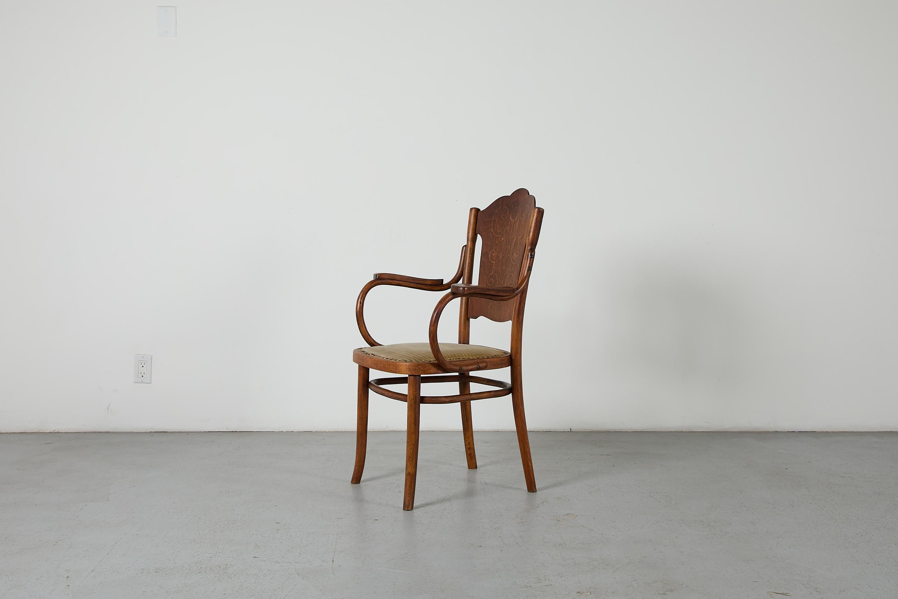 Antique Thonet Bentwood Armchair Model No. 70 Art Decó en venta