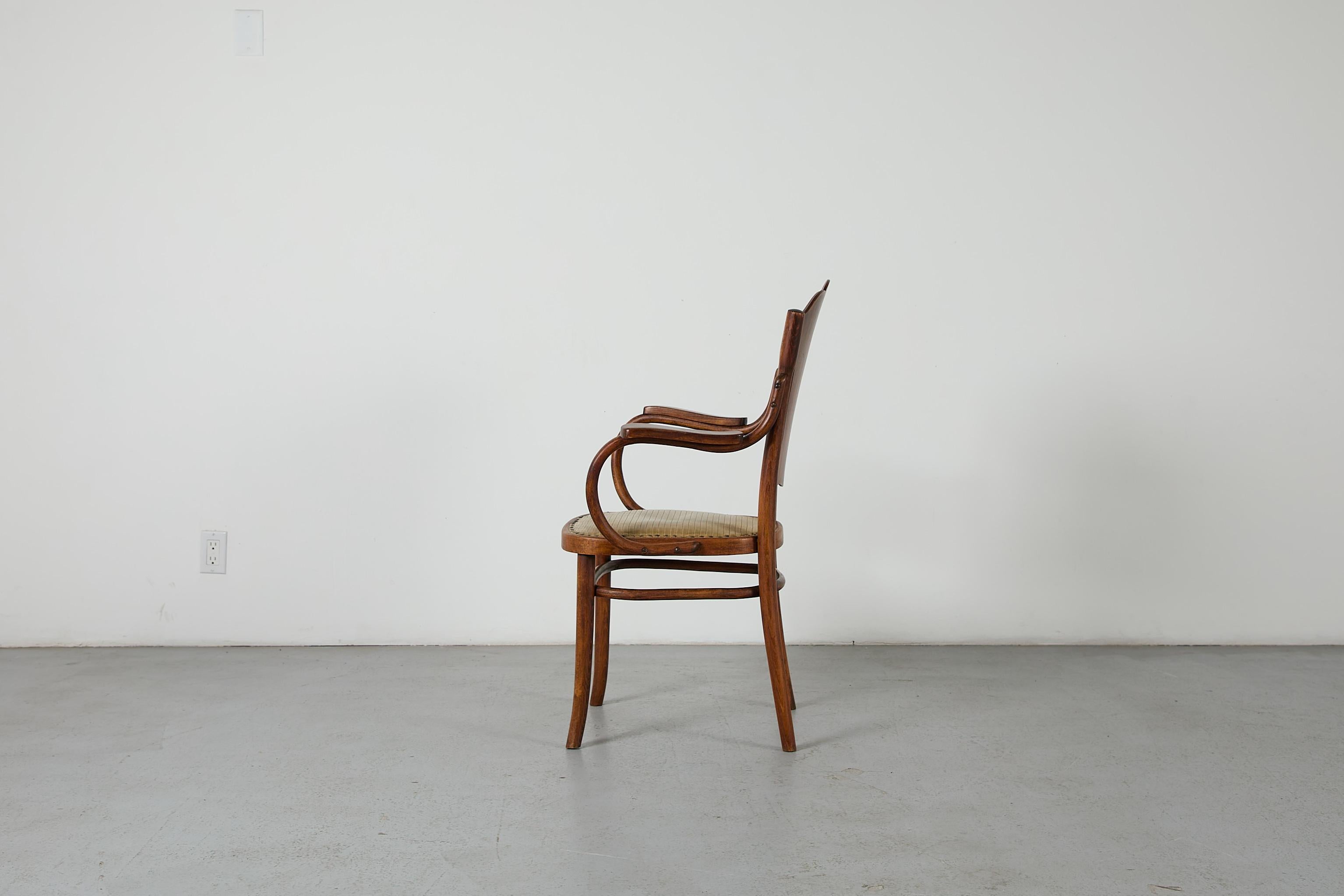 Antique Thonet Bentwood Armchair Model No. 70 Austríaco en venta