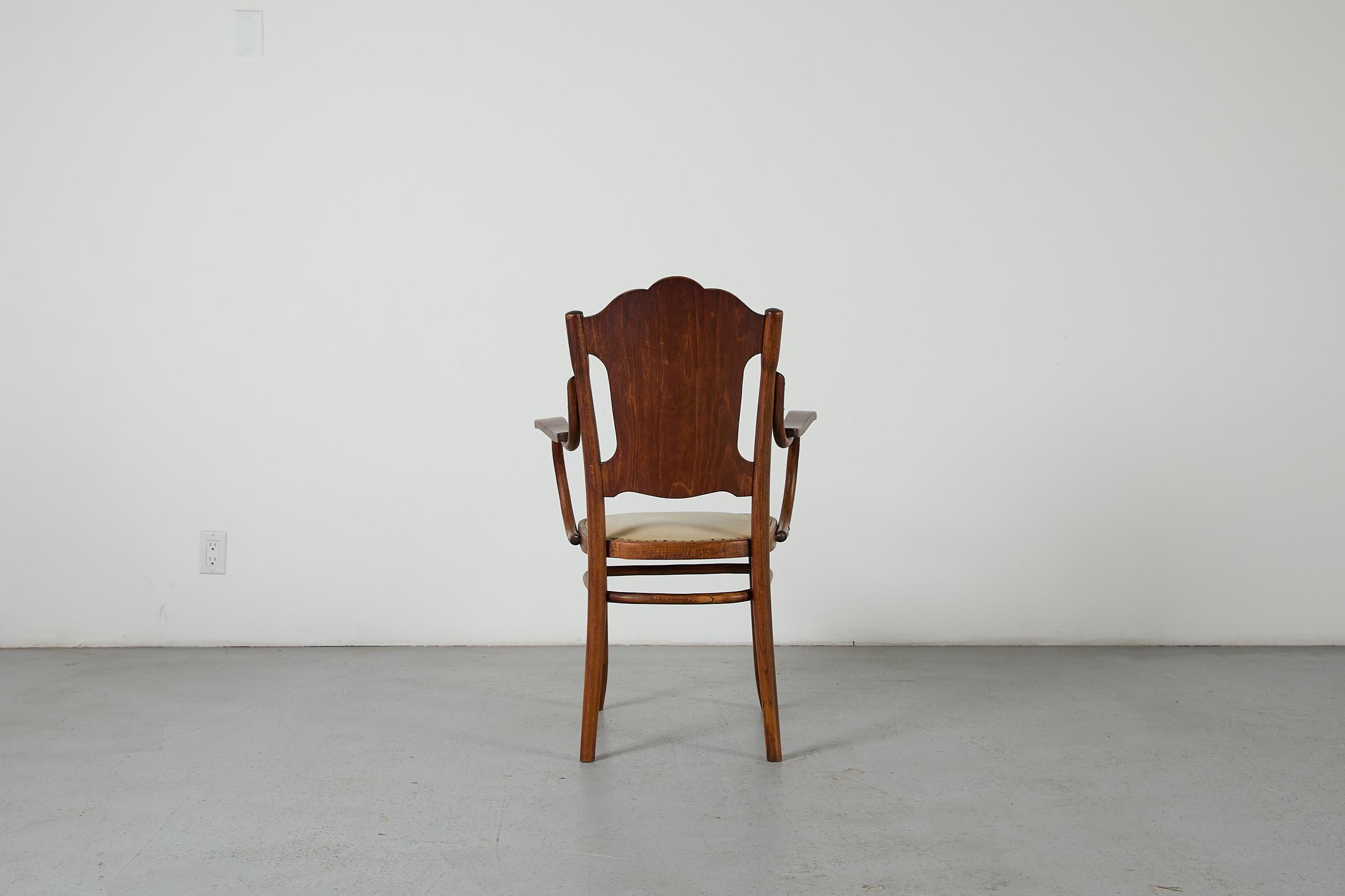 Antique Thonet Bentwood Armchair Model No. 70 en Bueno estado para la venta en Los Angeles, CA