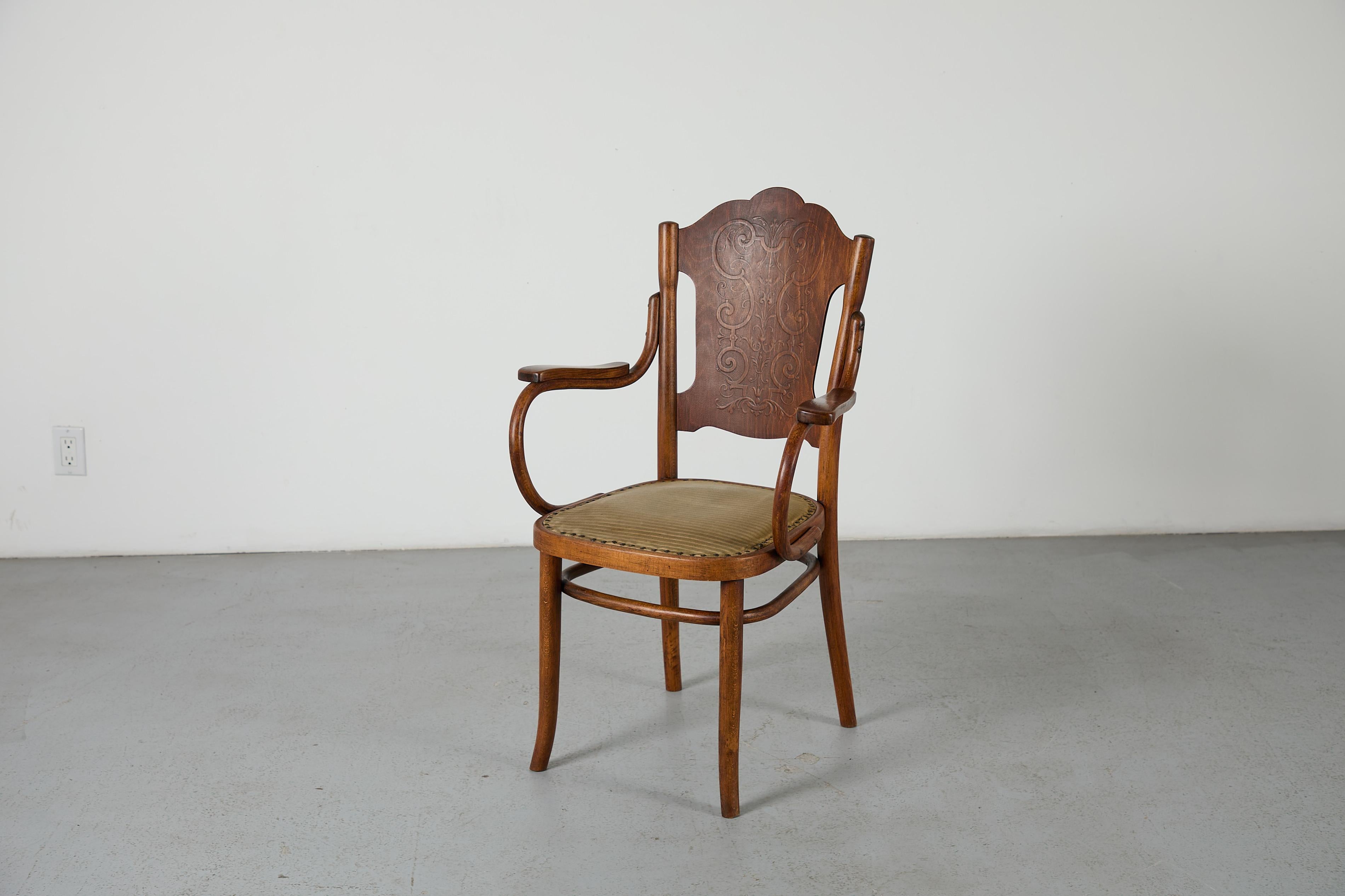 Antique Thonet Bentwood Armchair Model No. 70 principios del siglo XX en venta