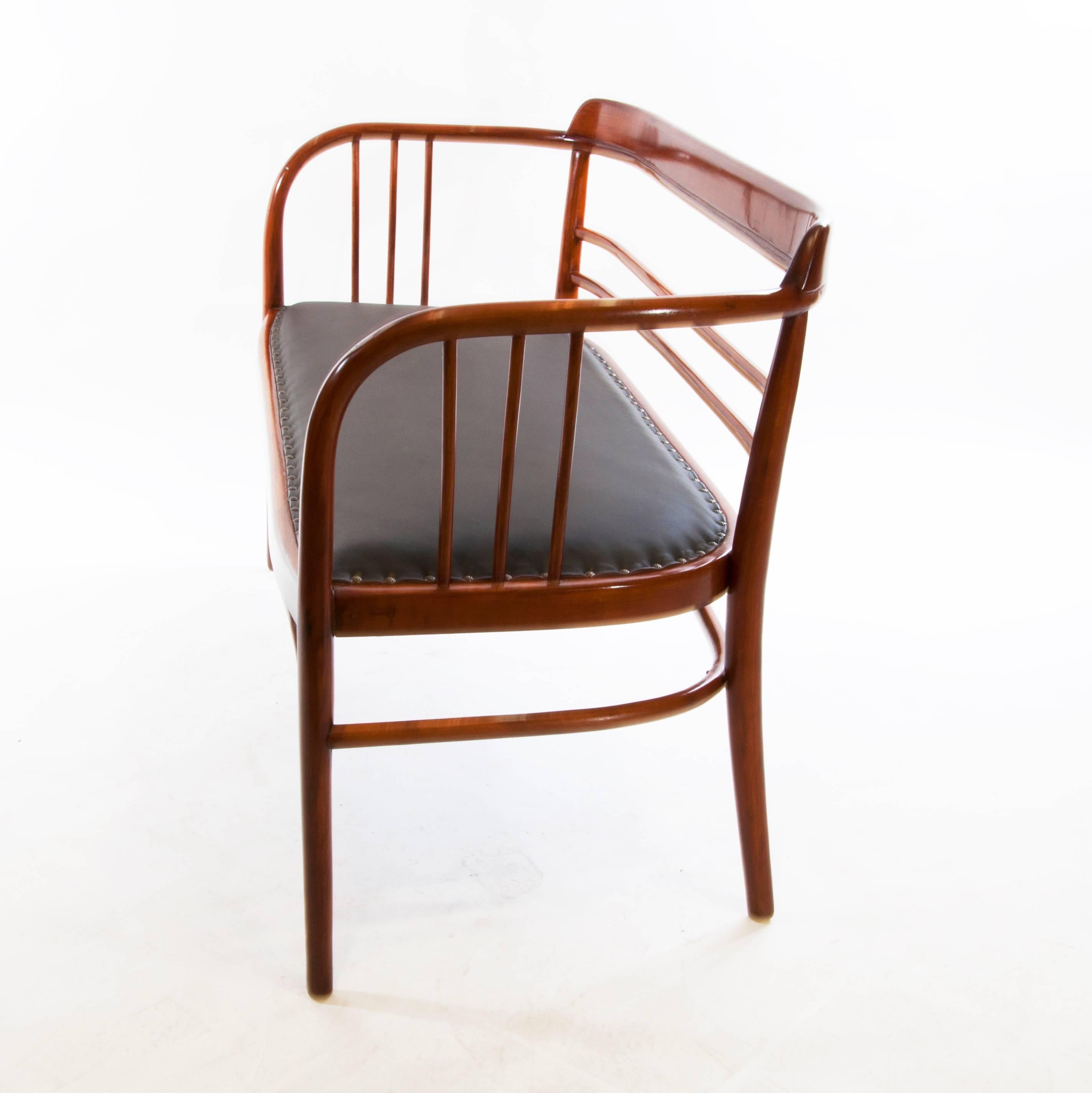 Very rare and antique Thonet bench No. B93 C which was manufactured between 1920-1929 and was designed around 1910 by the Gebruder Thonet.
The company Thonet was founded by Michael Thonet and was greatly expanded by his sons. Togehter they