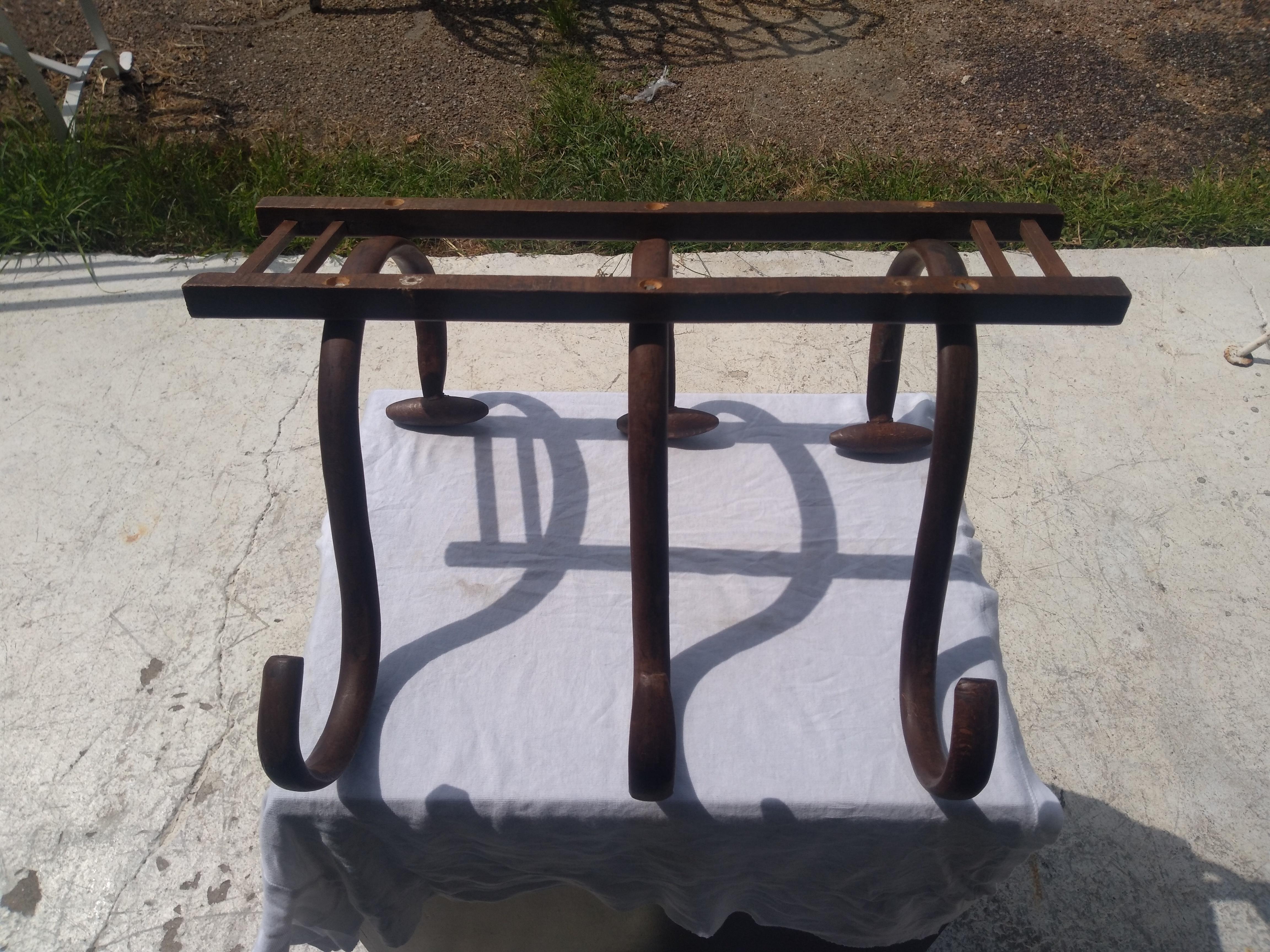 Antiker Thonet-Wandbaum aus Bugholz (Europäisch) im Angebot