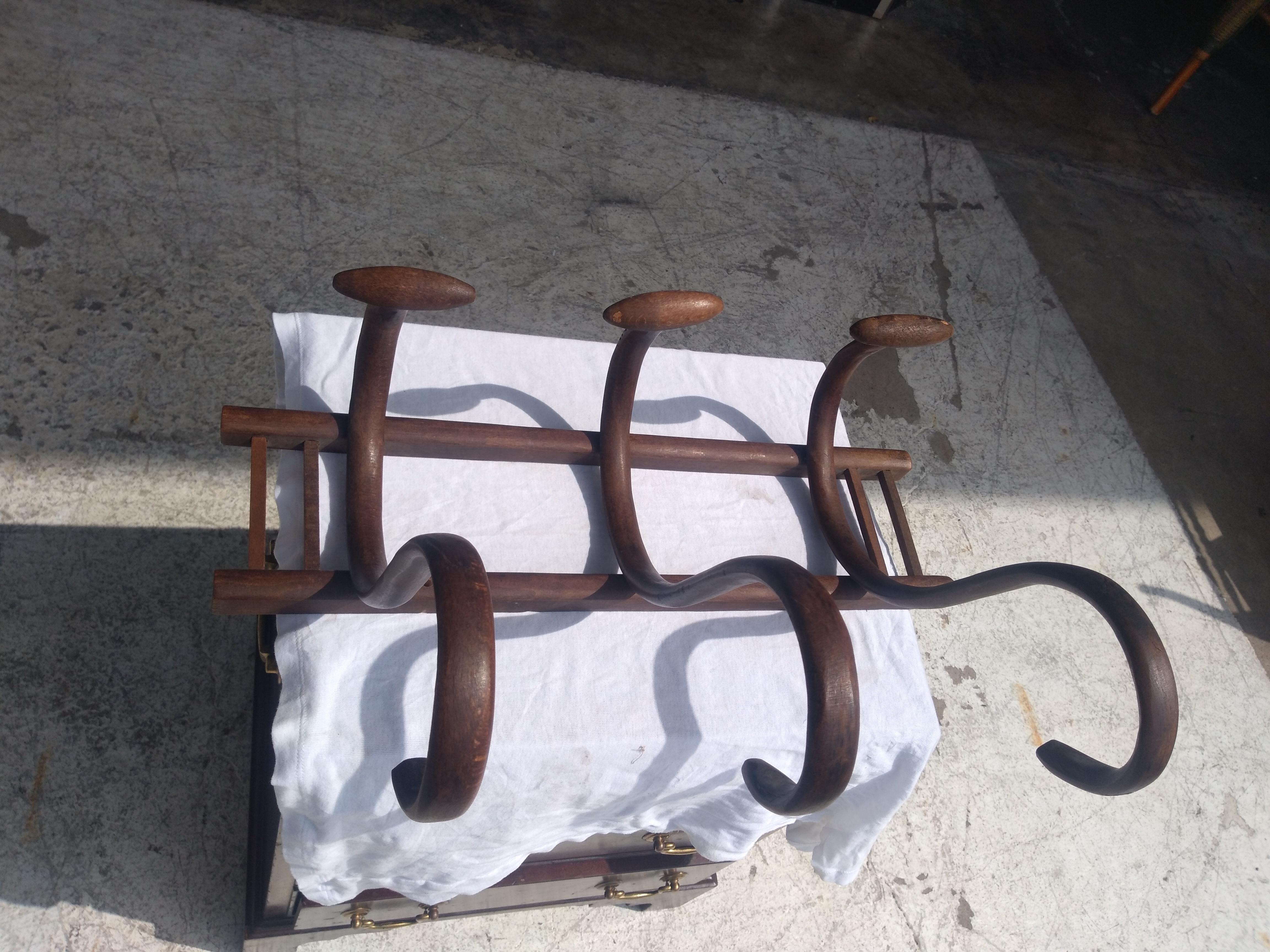 Antiker Thonet-Wandbaum aus Bugholz (Kunstwildleder) im Angebot