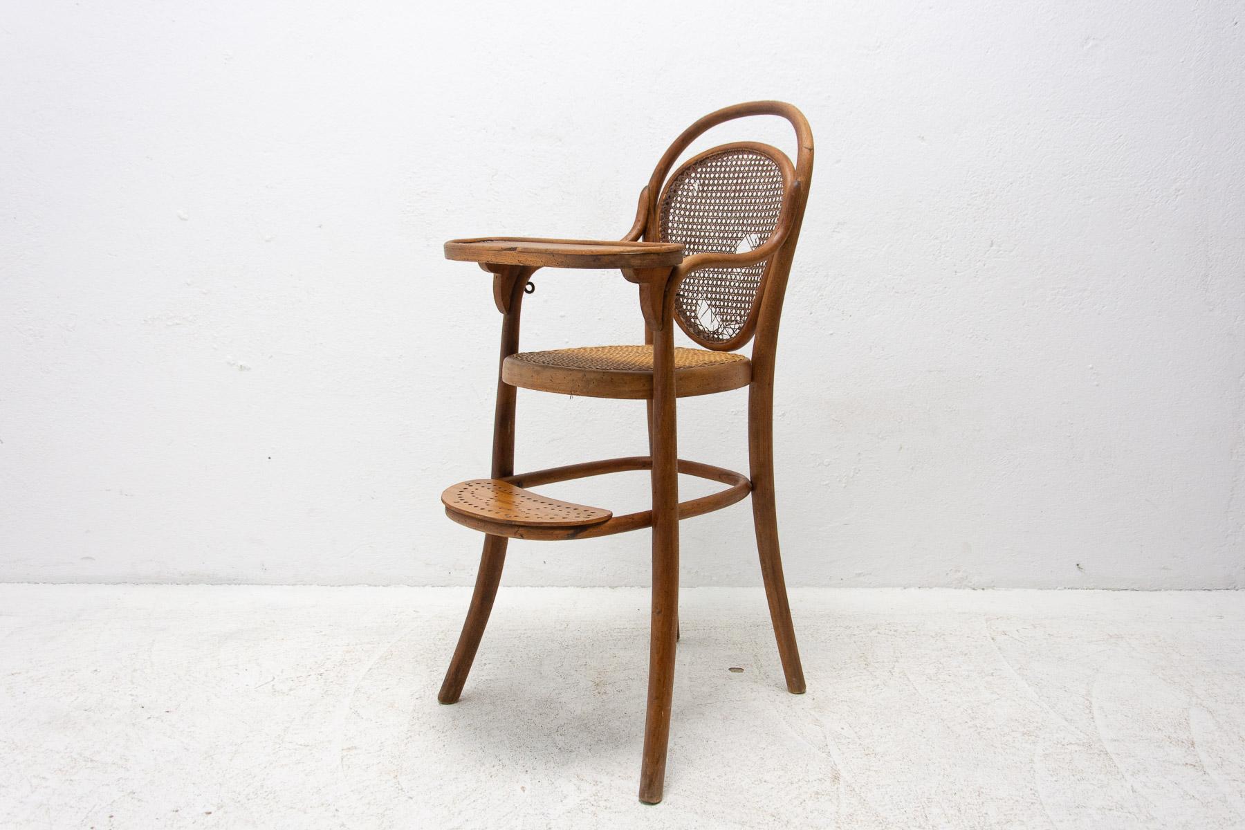 Original antique Children’s chair by Gebruder Thonet .

It was made in Wien – Austria. Produced between 1885 – 1915.
Children’s chair number 1 in the catalogue. Bent beechwood in combination with rattan.
The backrest is damaged.
Overall in good