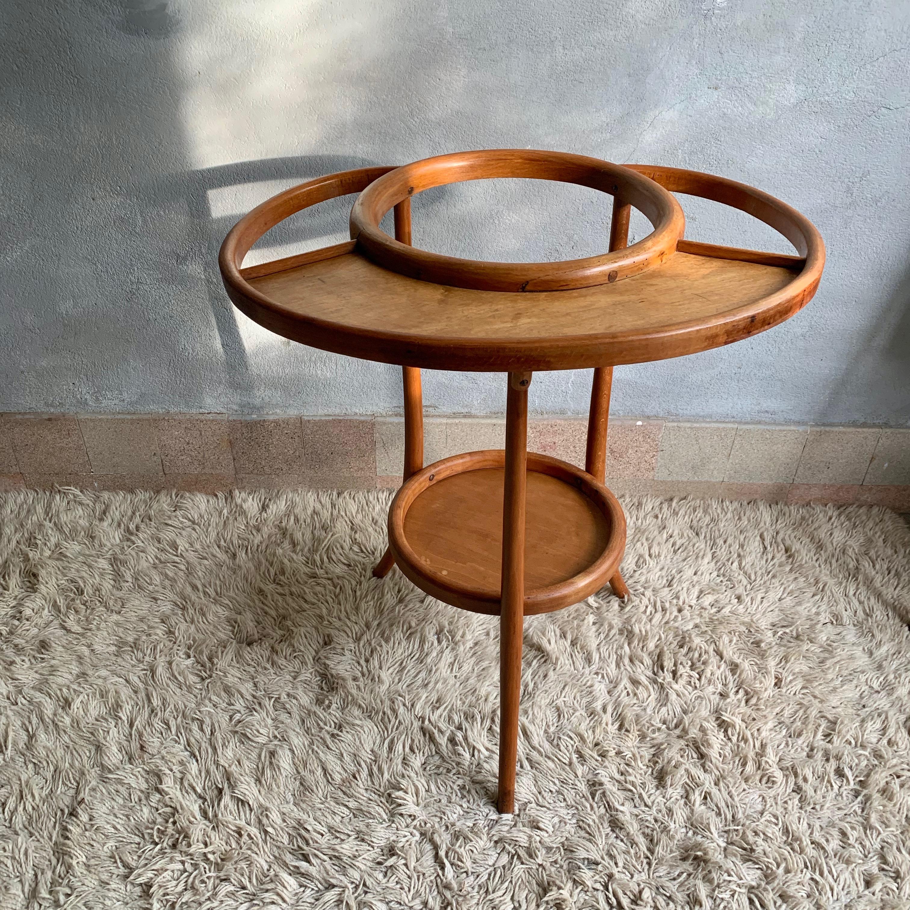 
Here is a beautiful THONET table or maid.

Originally, washbasin for domestic use or craft also called 