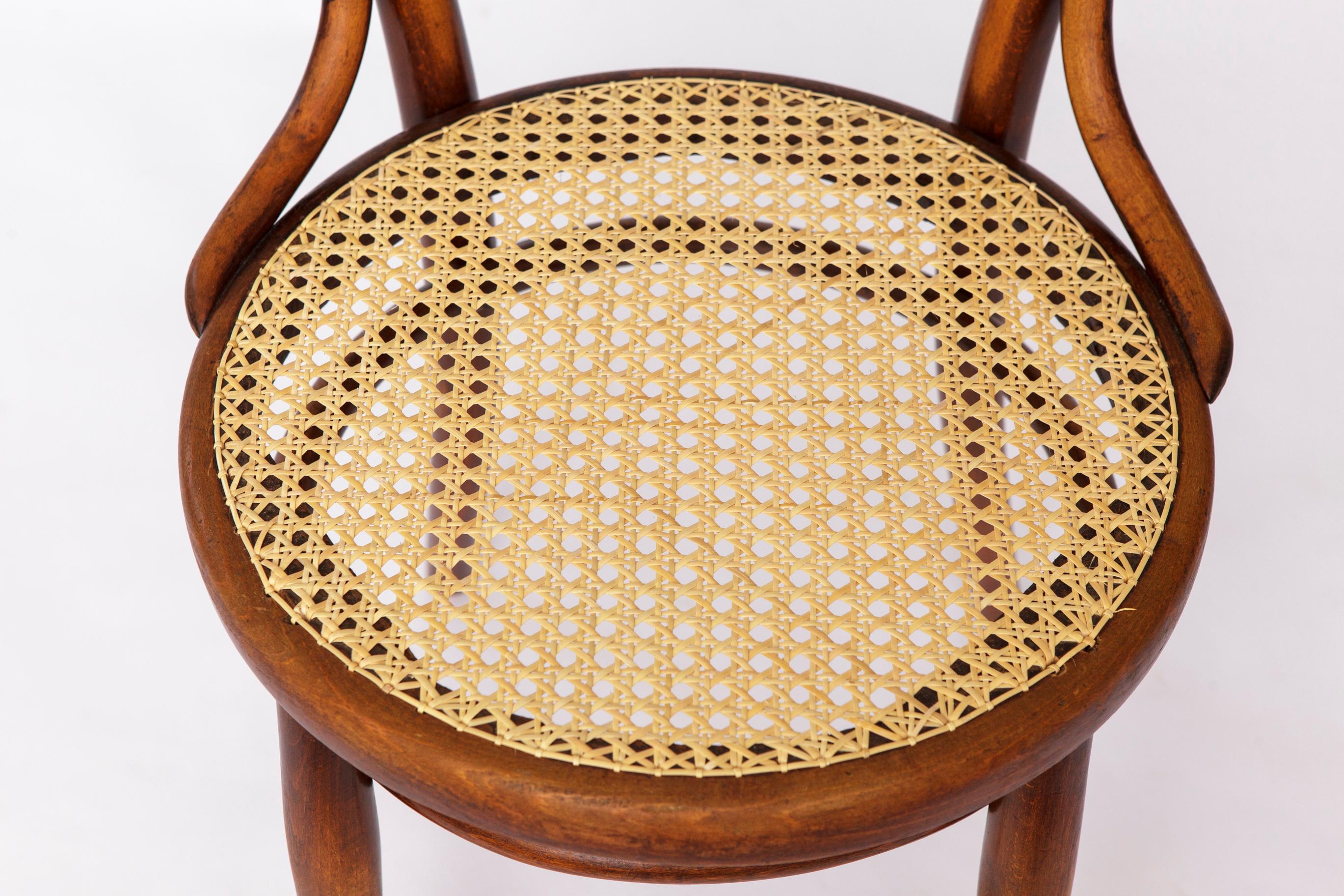 Mid-Century Modern Antique Thonet No. 14 Chair – Iconic Viennese Coffee House Bentwood Chair with C For Sale