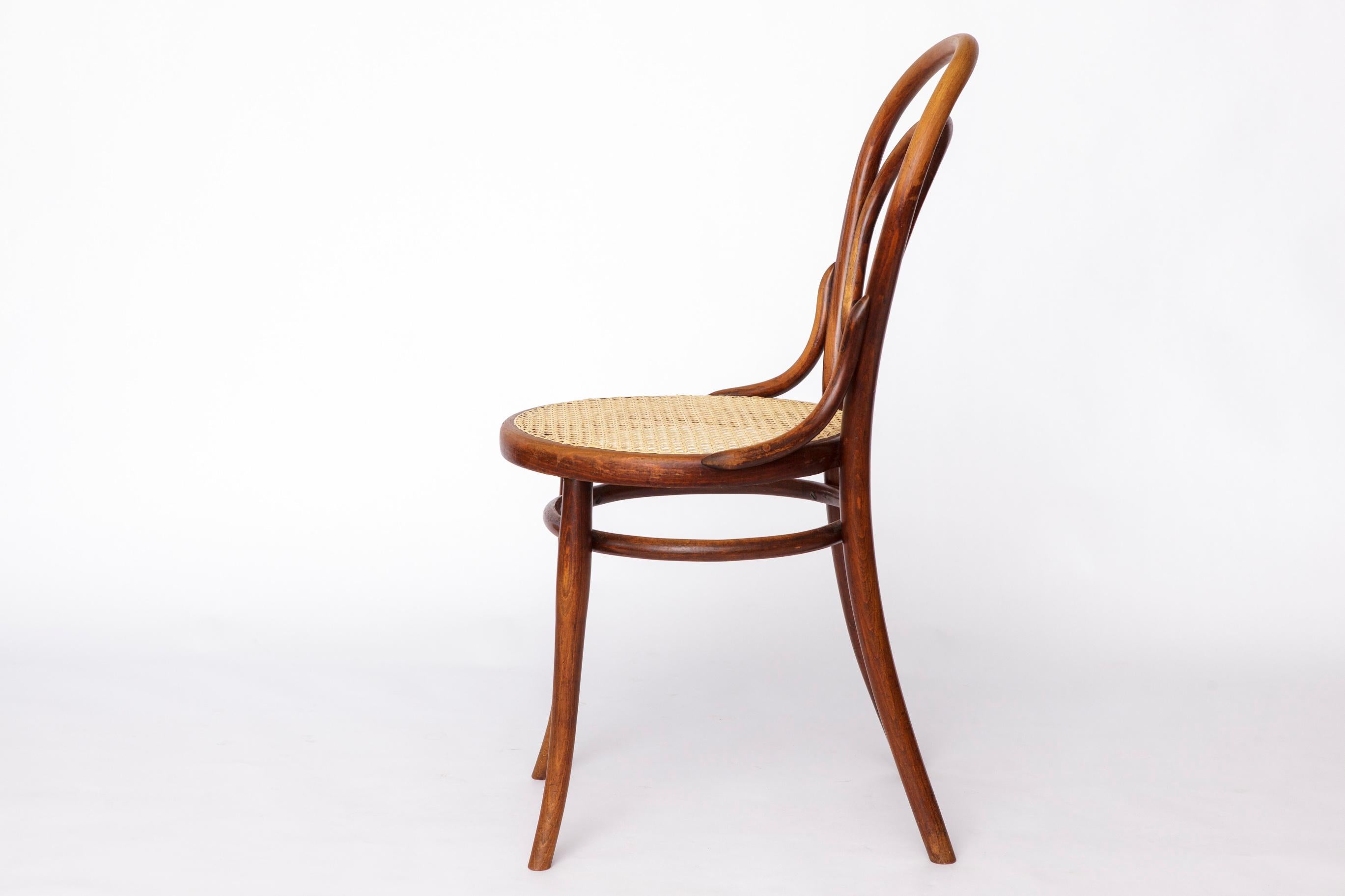 Antique Thonet No. 14 Chair – Iconic Viennese Coffee House Bentwood Chair with C In Good Condition For Sale In Hannover, DE