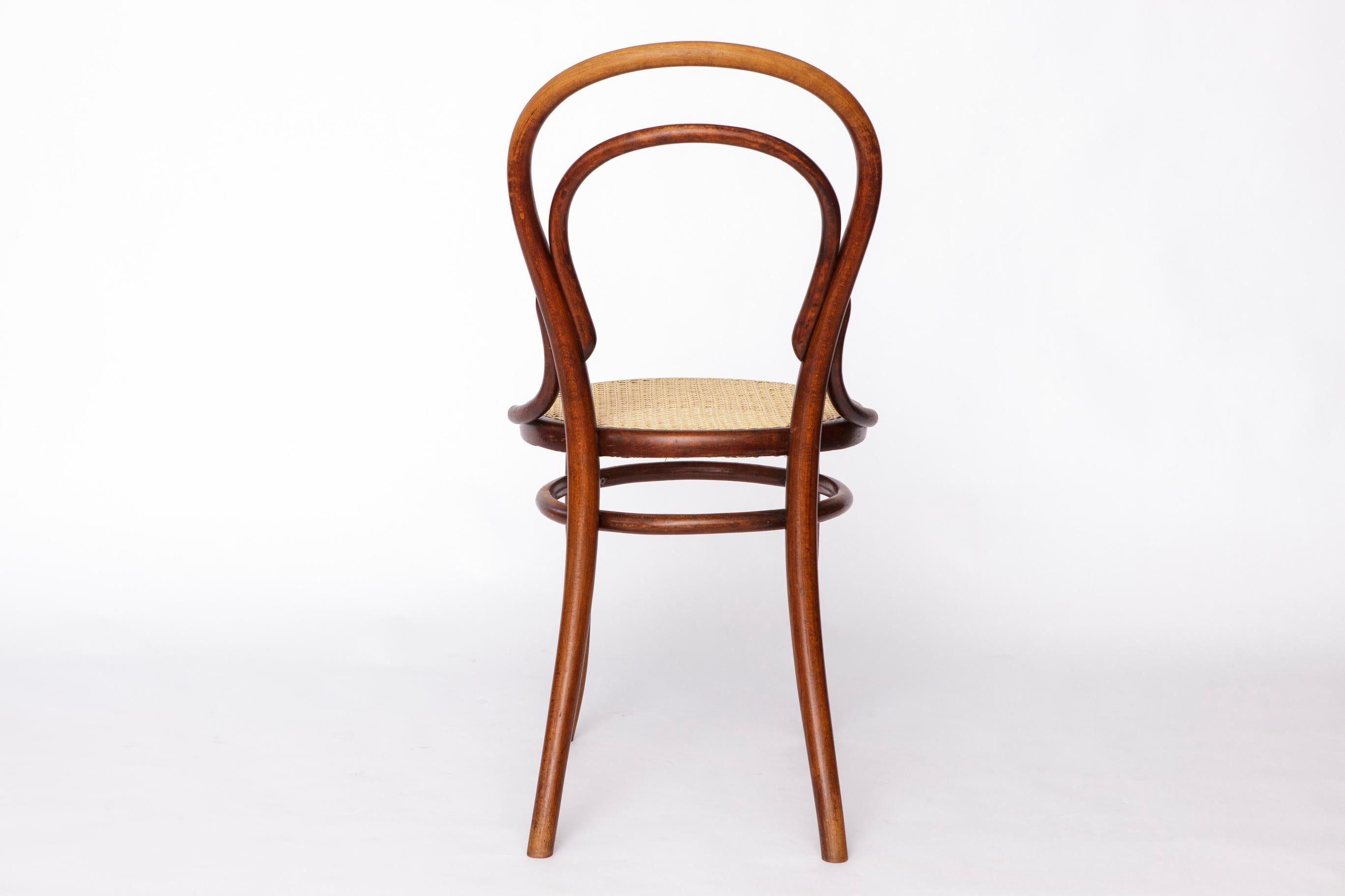 Early 20th Century Antique Thonet No. 14 Chair – Iconic Viennese Coffee House Bentwood Chair with C For Sale