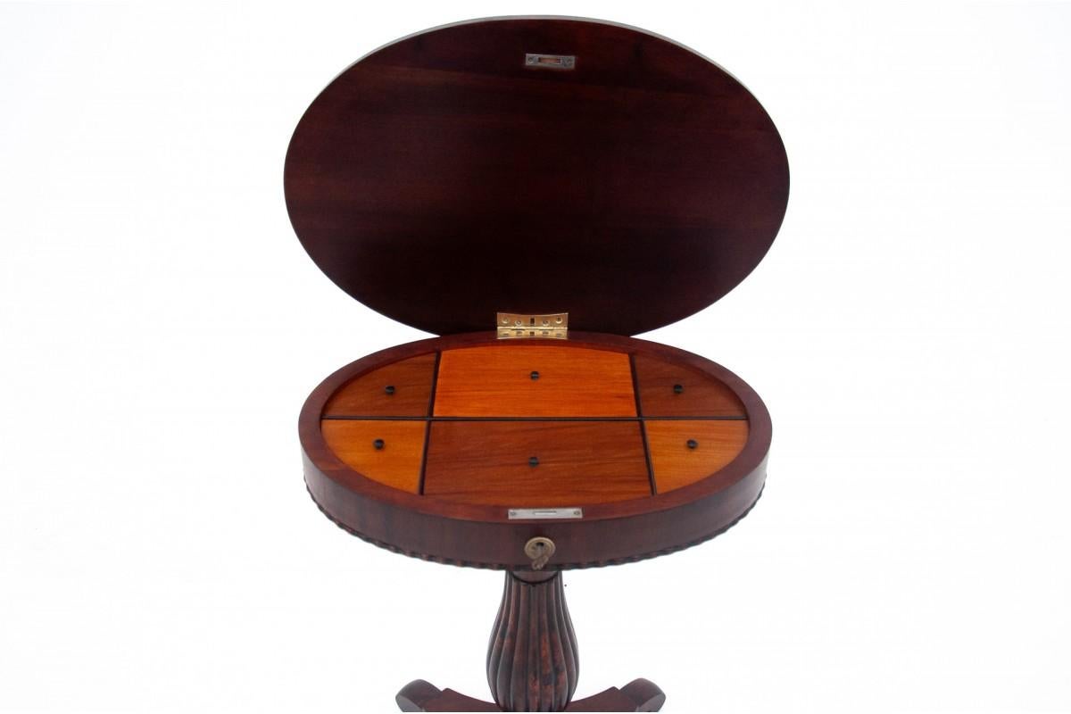 Mahogany Antique thread table, Northern Europe, around 1860. After renovation. For Sale