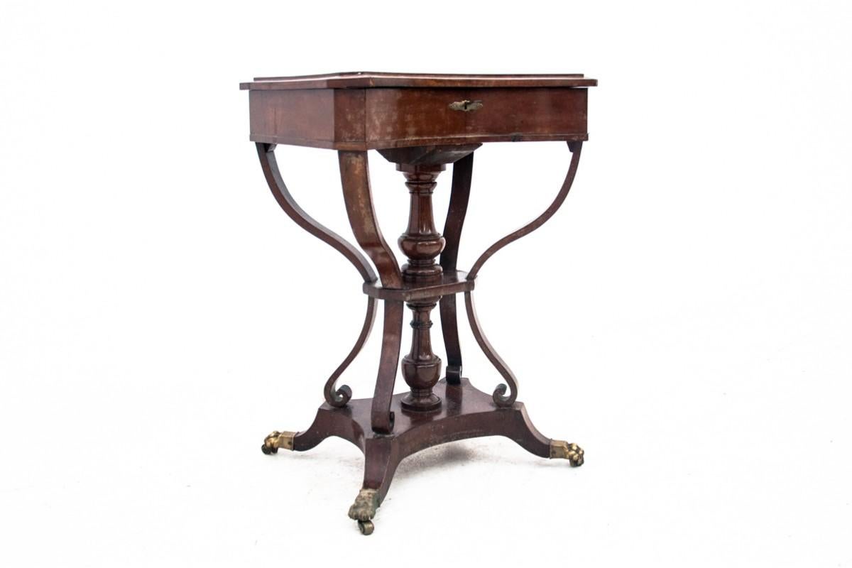 Antique Thread Table, Northern Europe, Around 1890 In Good Condition For Sale In Chorzów, PL