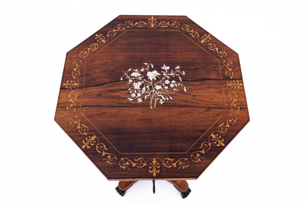 Antique thread table, Northern Europe, circa 1870. After renovation. 4