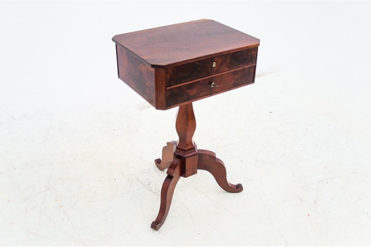 Antique Thread Table, Northern Europe, circa 1900 In Good Condition For Sale In Chorzów, PL