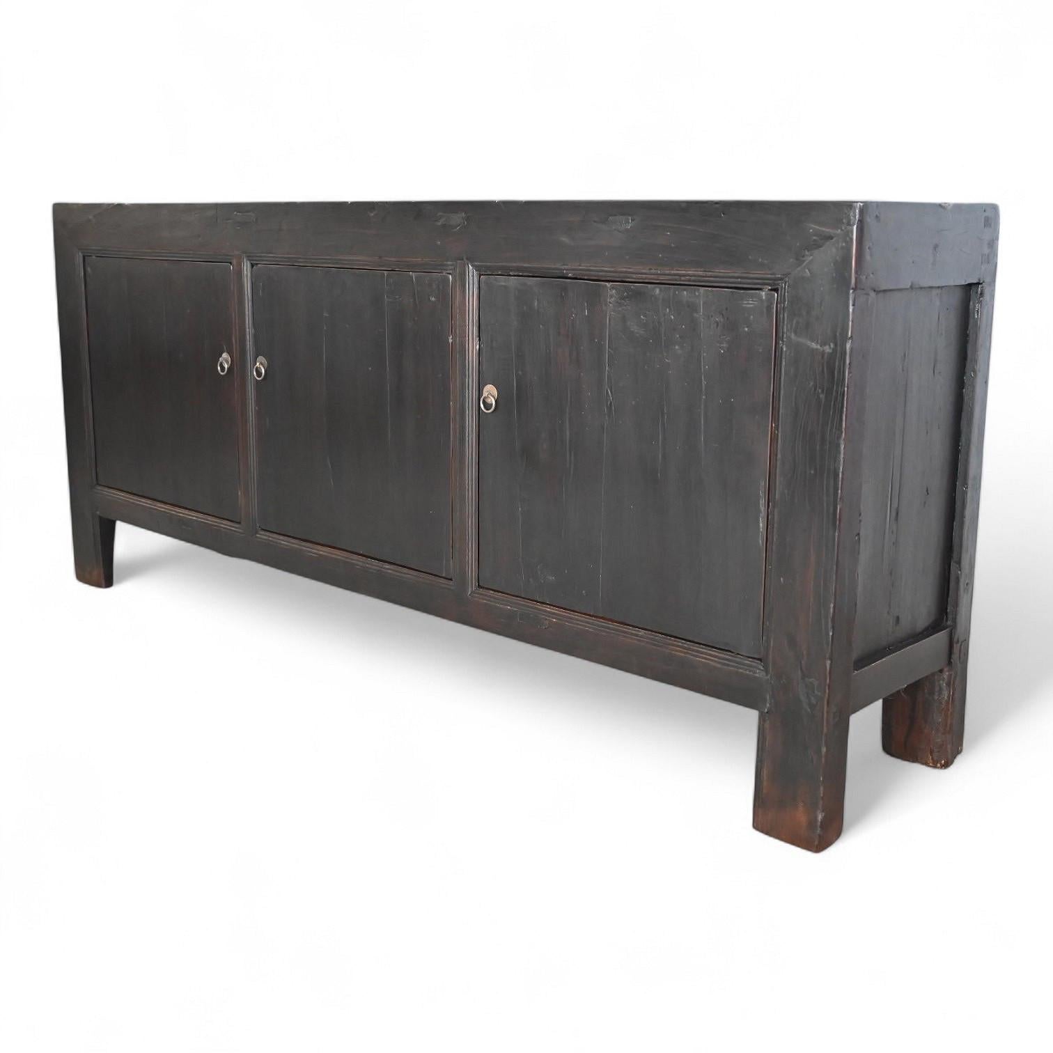 Antique Three-Door Sideboard in Blackened Elm, Shanxi, China, Early 20th Century In Good Condition For Sale In Amsterdam, NL