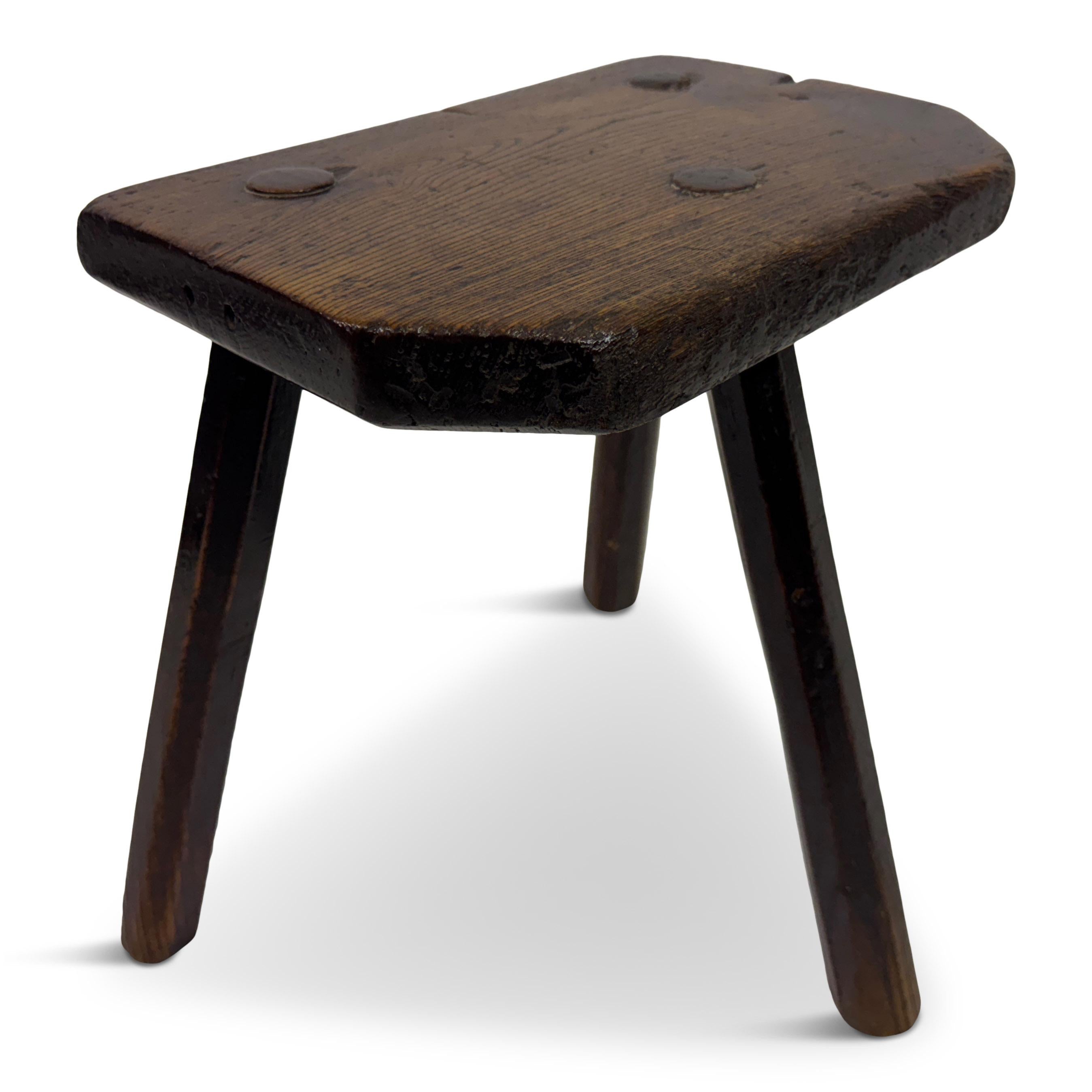 Sgabello antico a tre gambe di Oak in vendita 10
