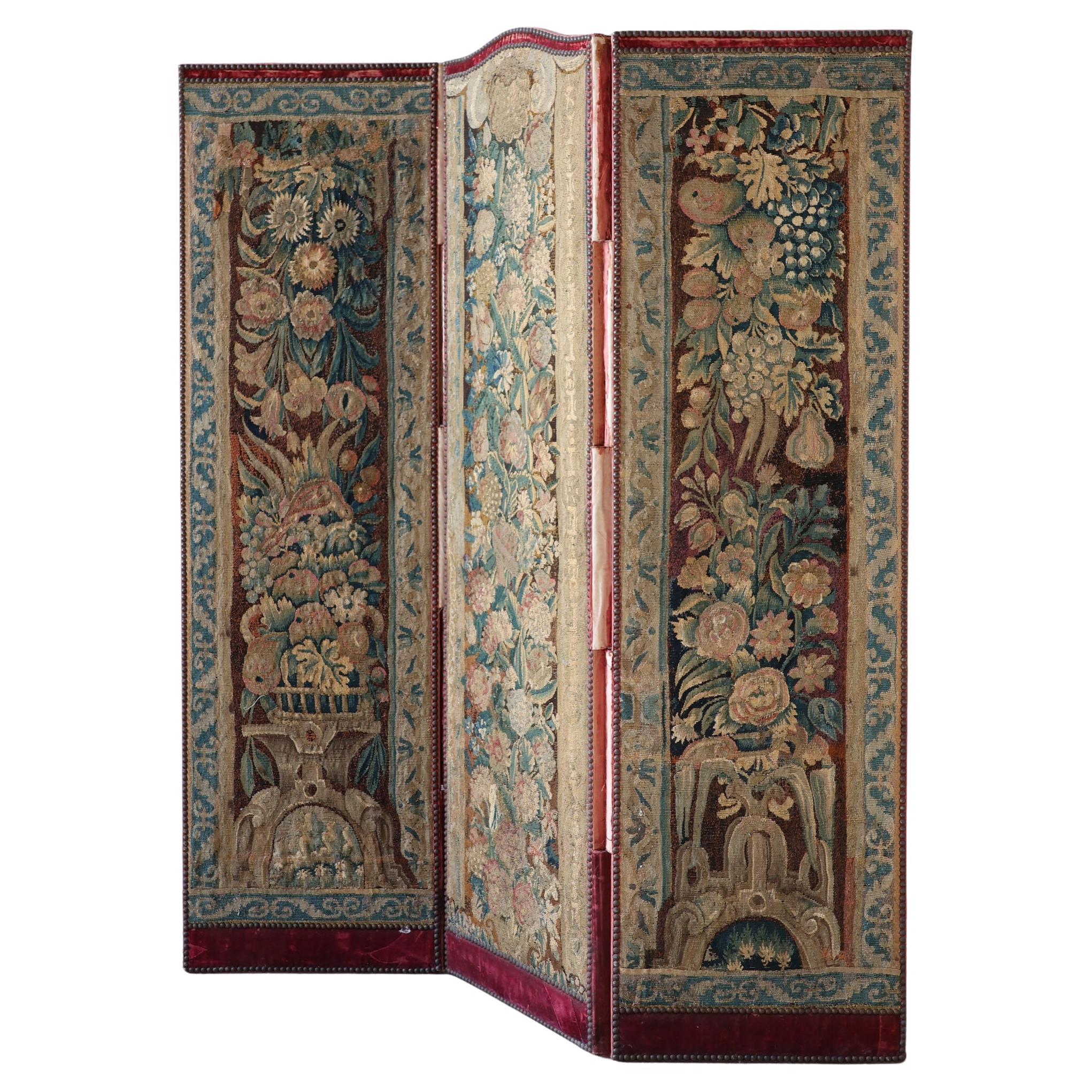 Paravent ancien à trois panneaux avec tapisserie de Gobelin