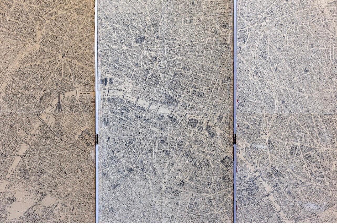 Paravent ancien à trois panneaux avec carte de Paris en vente 2