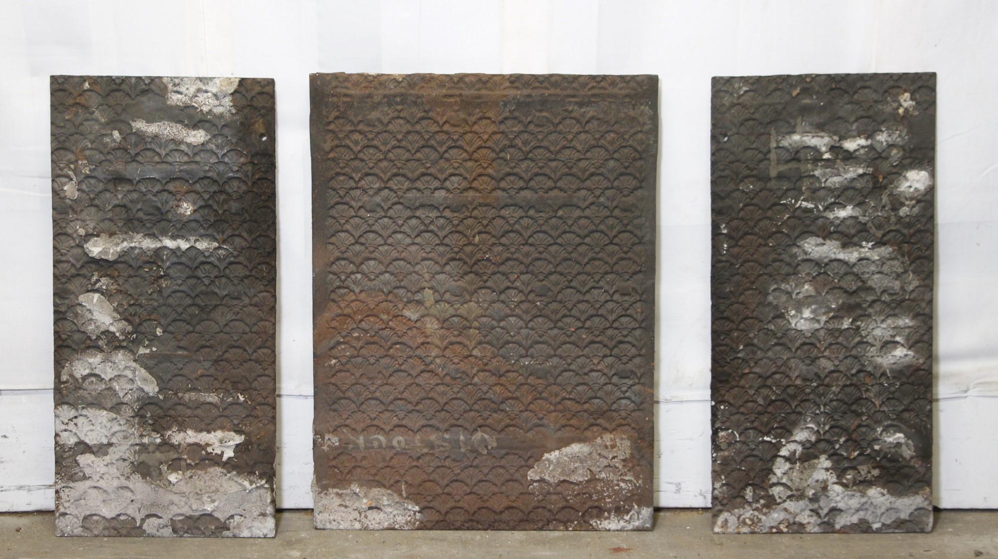 Antique Three Piece Cast Iron Fireplace Fireback Insert Set In Good Condition In New York, NY