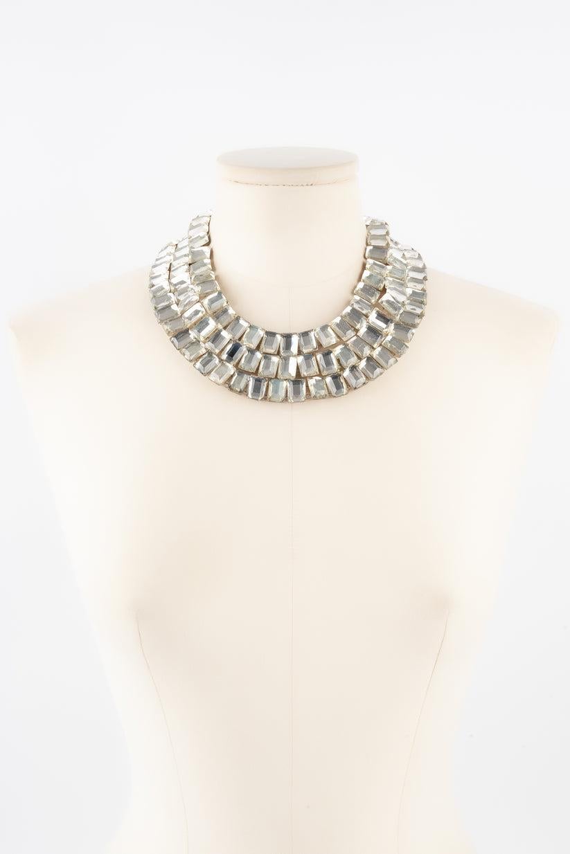 Sconosciuto - (Made in France) Collana a tre file di strass. 1920 CIRCA.

Informazioni aggiuntive:
Condizioni: Buone condizioni
Dimensioni: Lunghezza: 39 cm

Riferimento del venditore: BC22