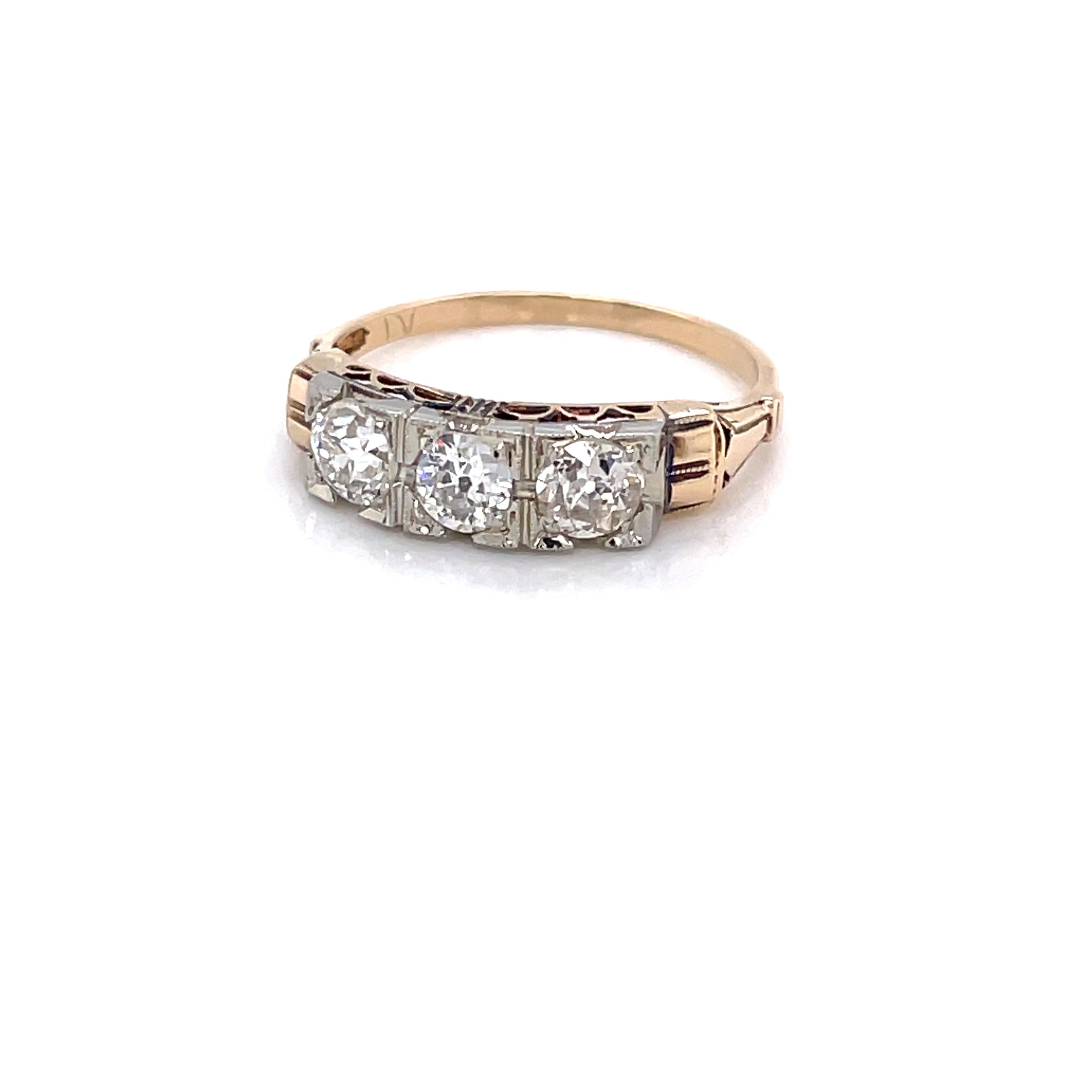 Antique Three Stone Diamond 14K Yellow Gold Ring In Good Condition In Mount Kisco, NY