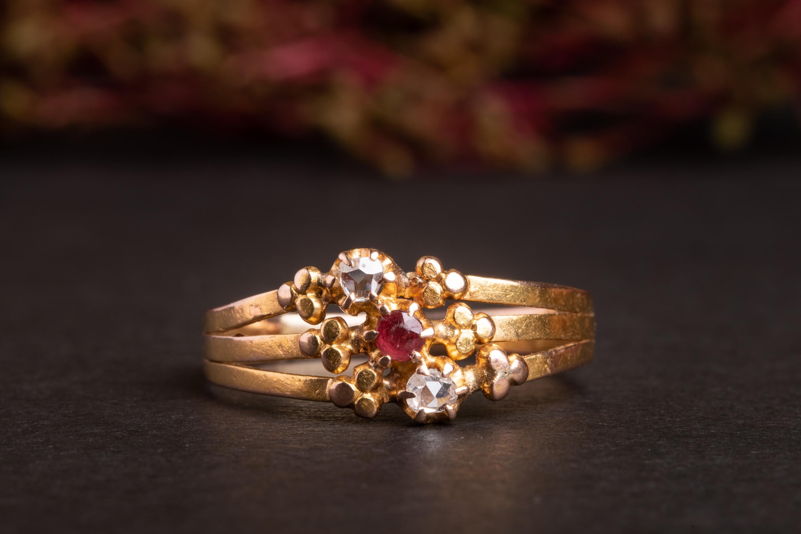 Such a lovely stackable antique ruby and diamond ring. This cute ring is made of solid 14ct yellow gold and is set with alternating diamonds and a ruby.

The shape of the ring is known as a 'Harem', it is formed by multiple (3 and more) stacked