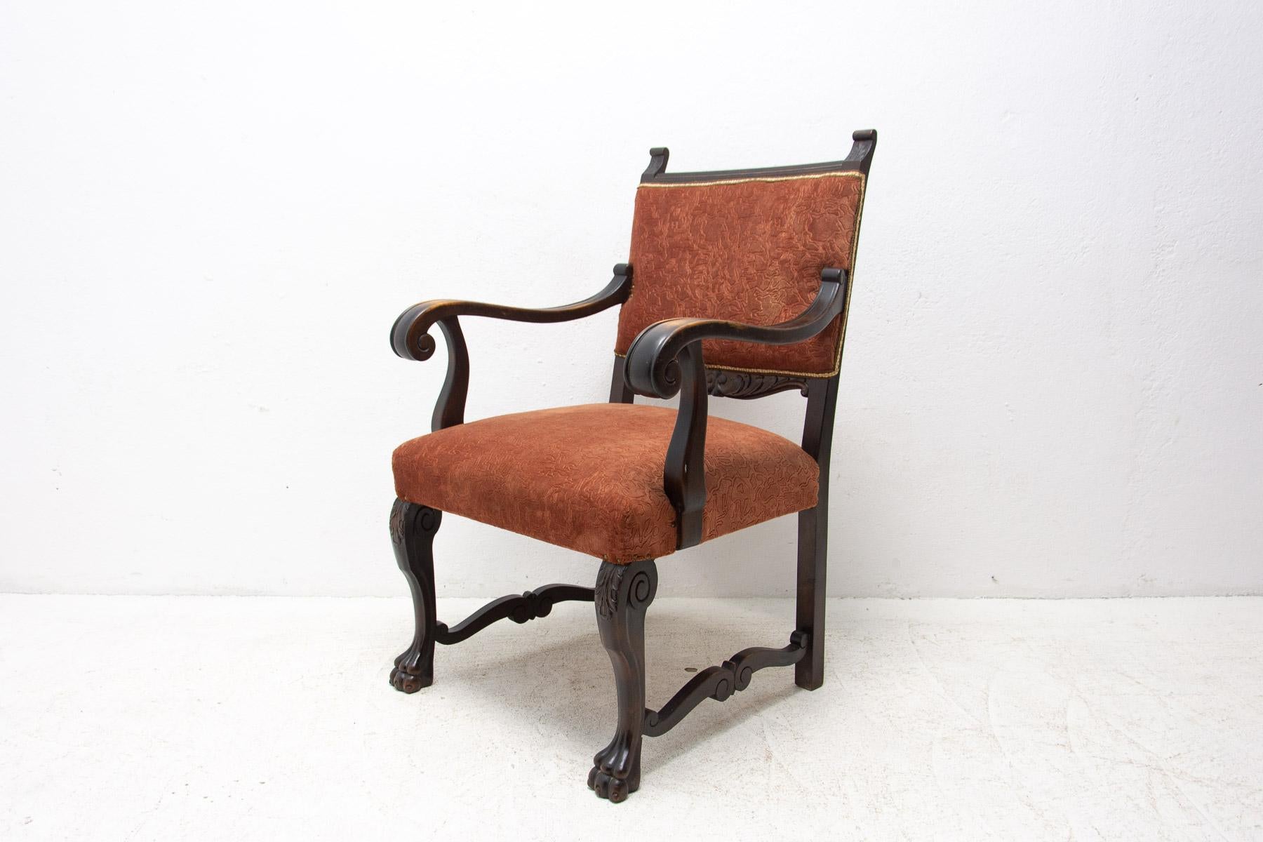 It was made of oak wood by a skilled carver in the second half of the 19th century. Quality wide and comfortable armchair made in the spirit of aristocratic romanticism. It is decorated with elegantly shaped and wide-spread armrests with a cut leaf