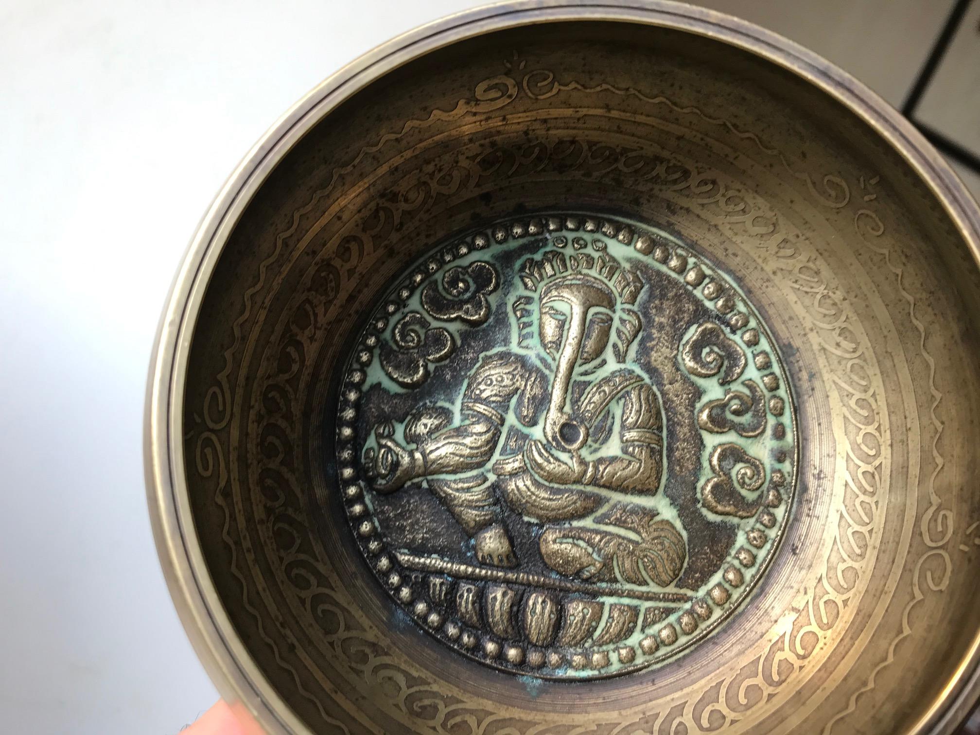 Used for centuries in Chakra, healing and meditation this Tibetan singing has a lot going on. Tibetan Calligraphy, floral ornamentation and Lord Ganesha in relief to the inside. Every detail has been executed by hand with 'primitive' tools.