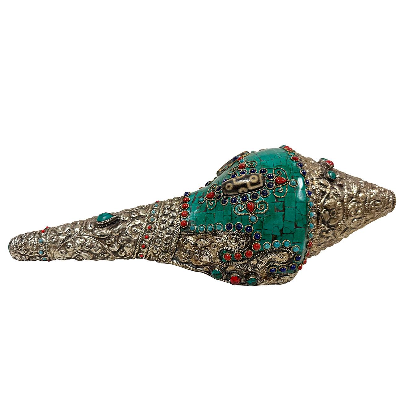 Coquille de conque bouddhiste tibétaine ancienne avec incrustation de turquoise, de corail et de DZI Bon état à Pomona, CA