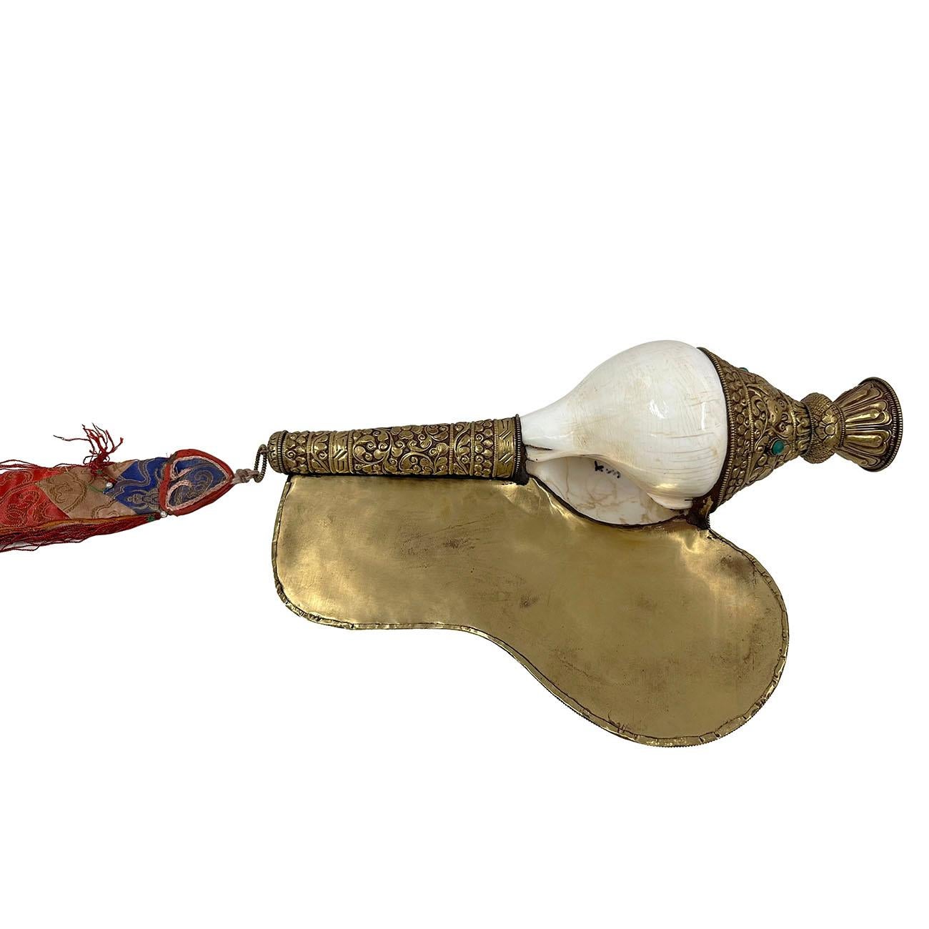 Antique Tibetan Buddhist Conch Shell with Turquoise, Coral inlay For Sale 4