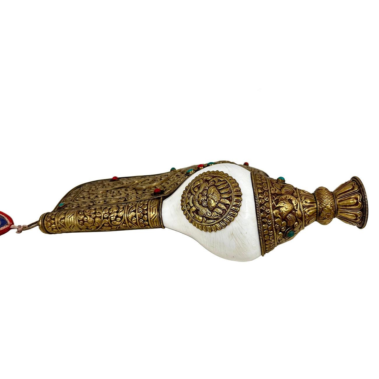 Antique Tibetan Buddhist Conch Shell with Turquoise, Coral inlay For Sale 1
