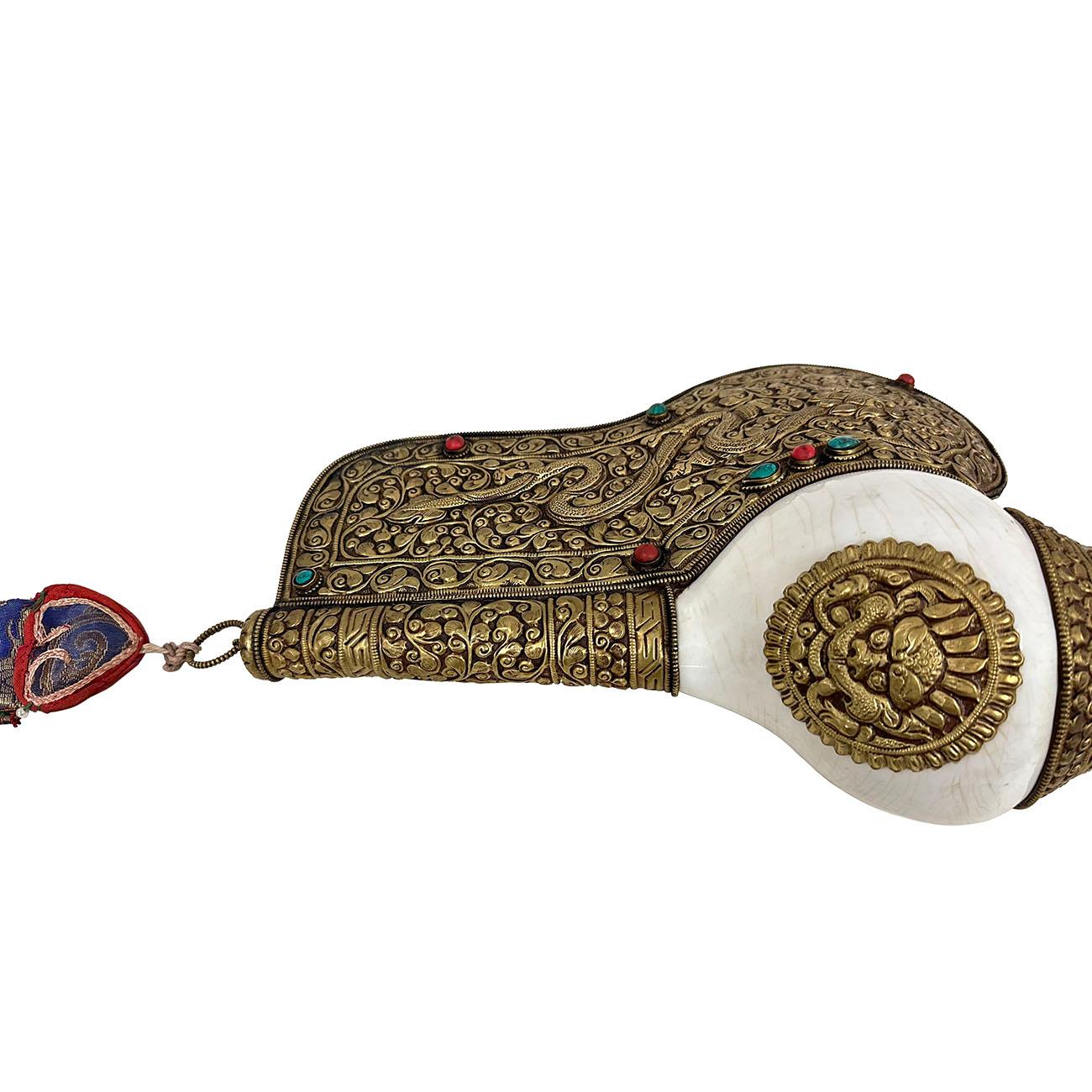 Antique Tibetan Buddhist Conch Shell with Turquoise, Coral inlay For Sale 3