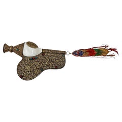 Coquille de conque bouddhiste tibétaine ancienne avec incrustation de turquoise et de corail