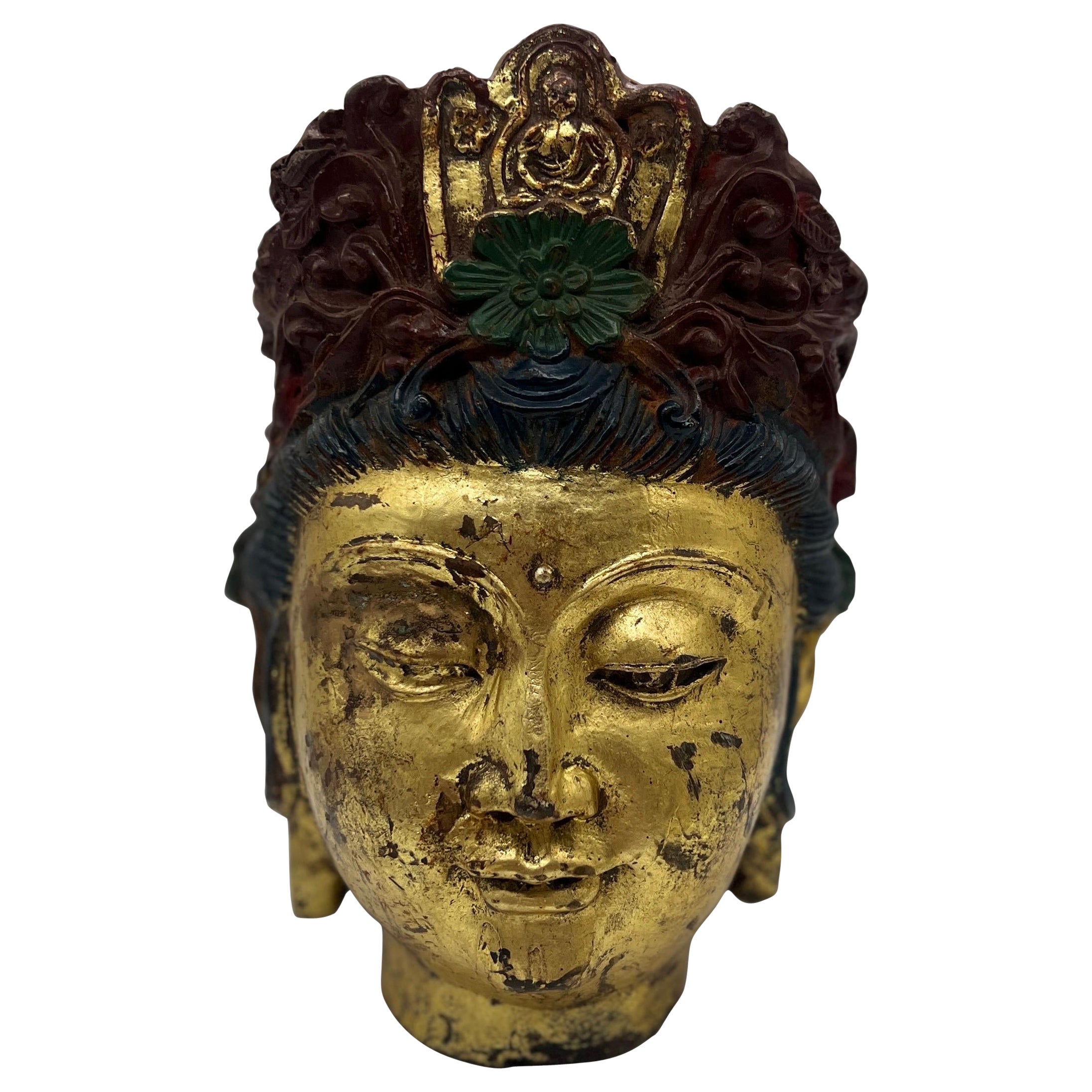 Antica testa di Buddha tibetana in ghisa con decorazione policroma