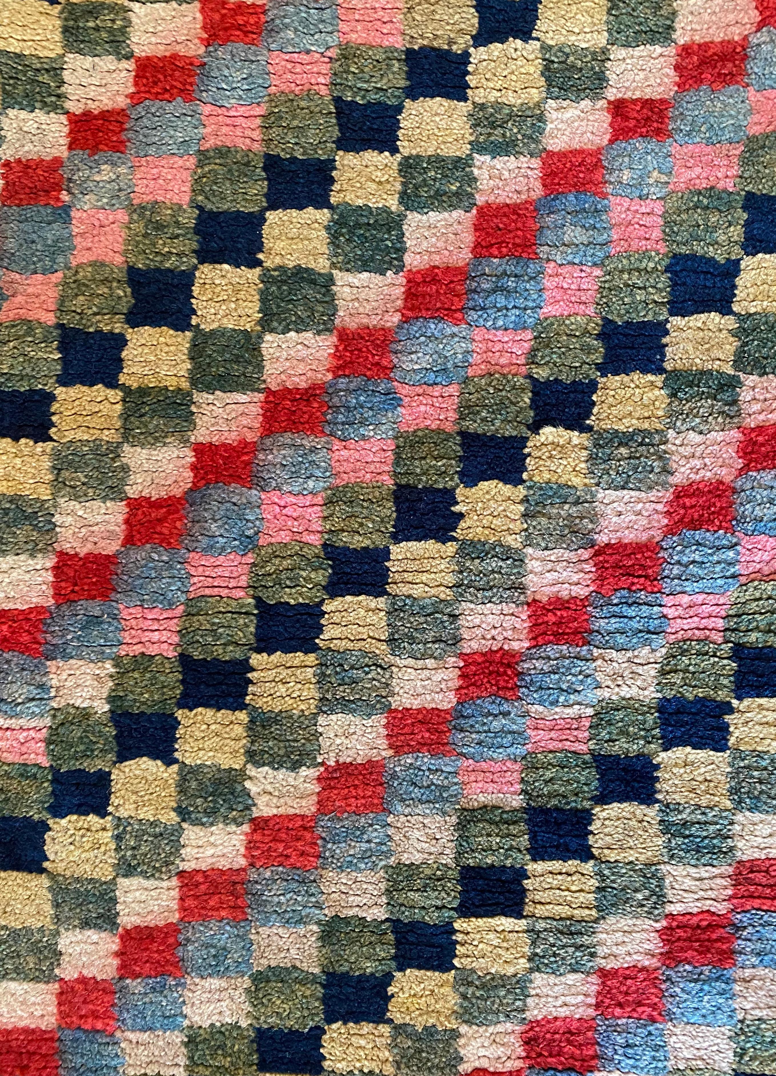 Tapis tibétain ancien en damier, laine teintée naturellement, début du XXe siècle Bon état - En vente à Jimbaran, Bali